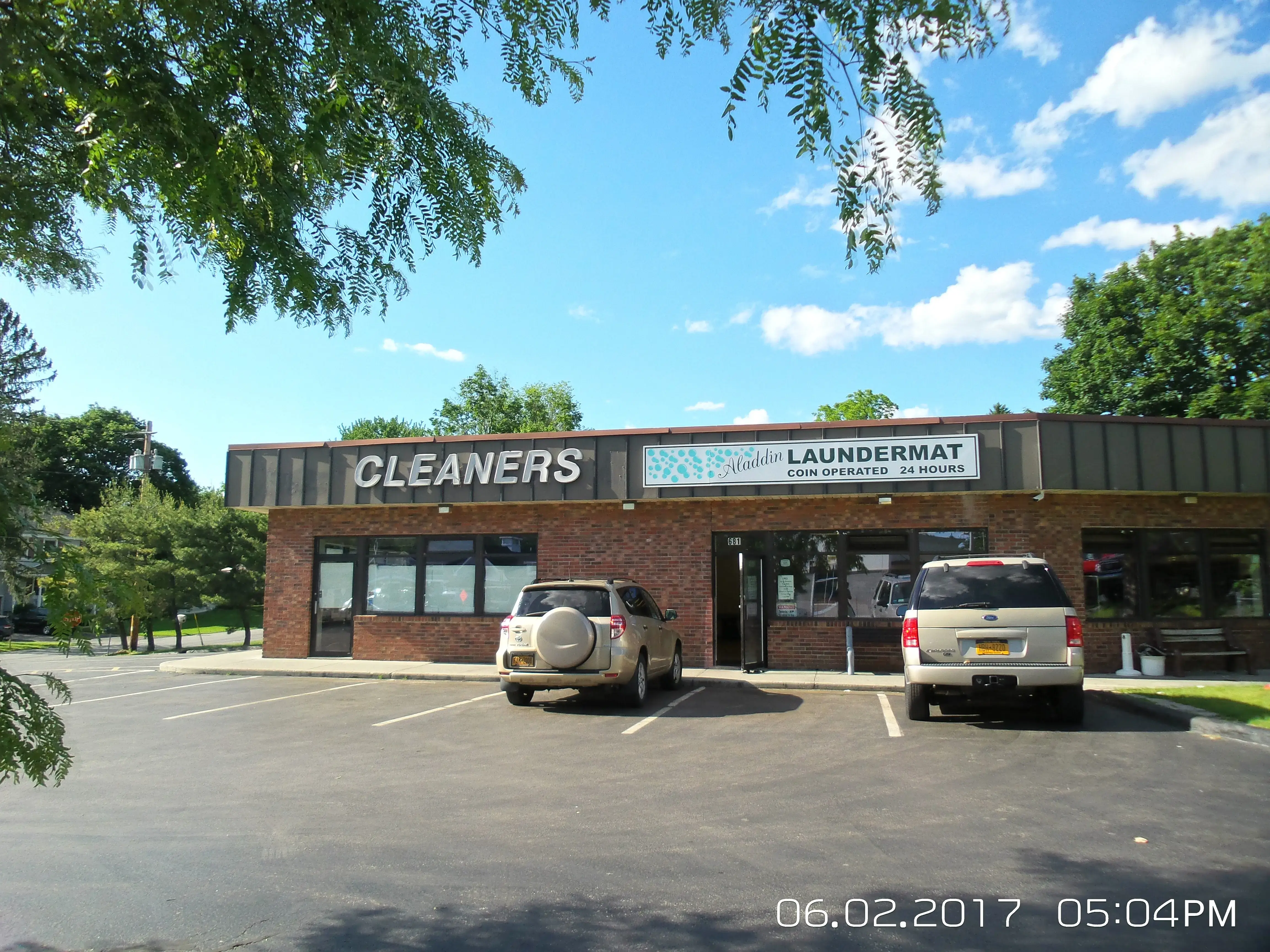 Aladdin Laundermat - Image 10