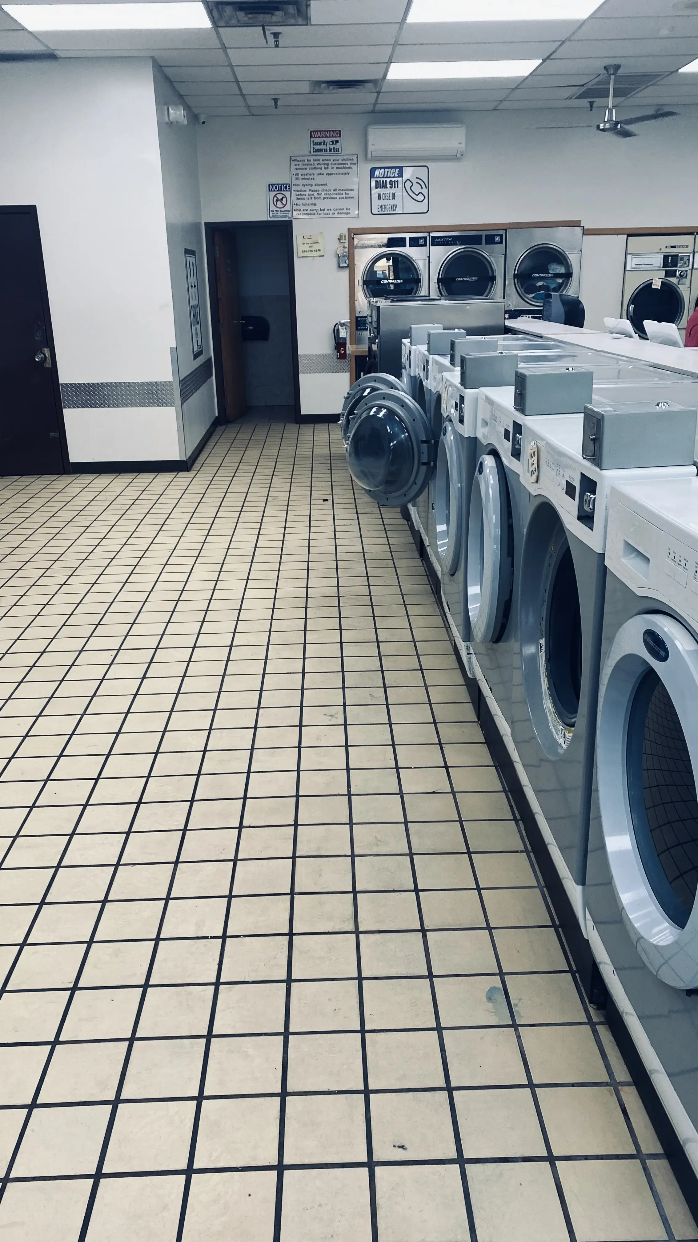 Aladdin Laundermat - Image 4