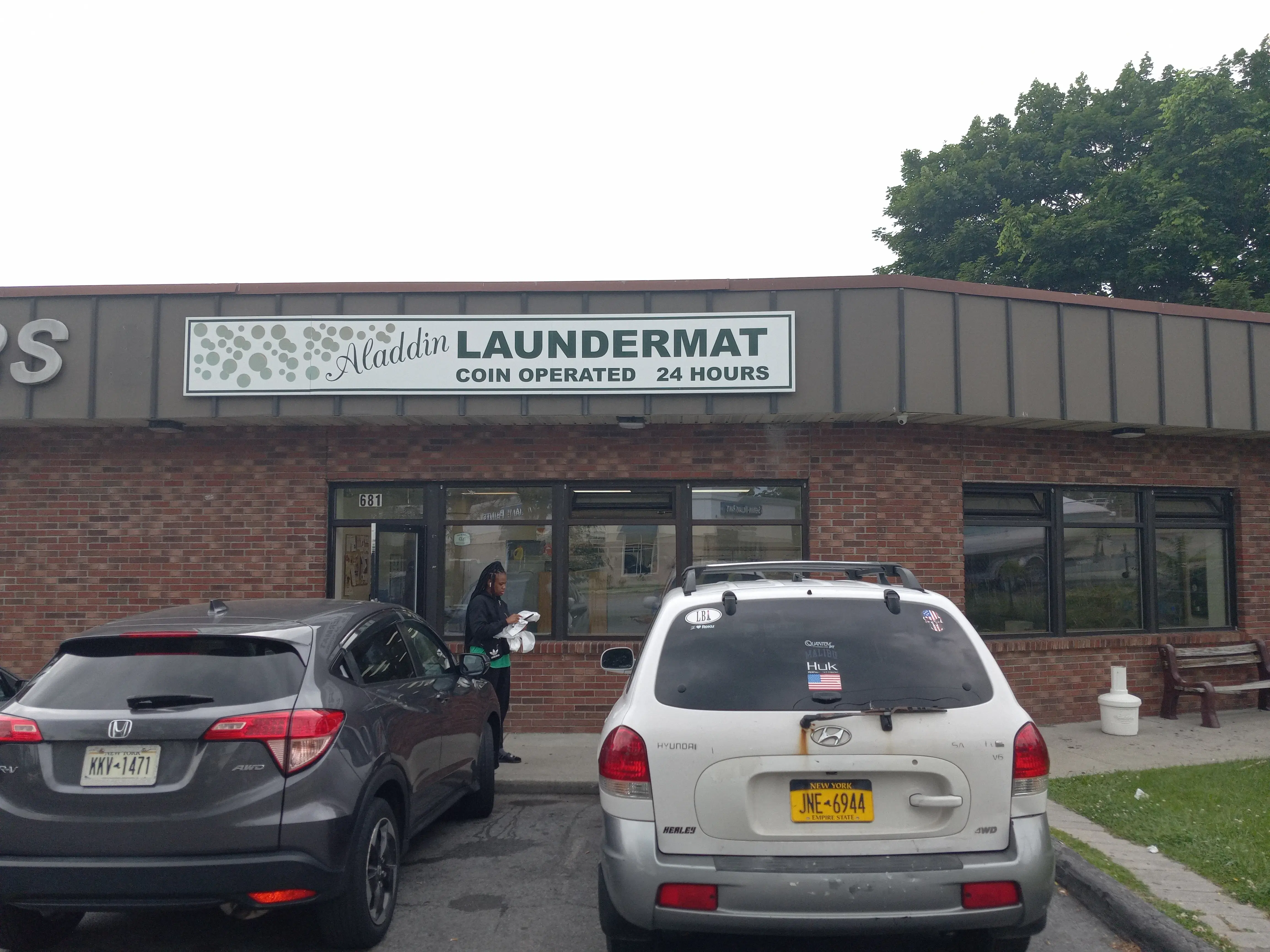 Aladdin Laundermat - Image 1