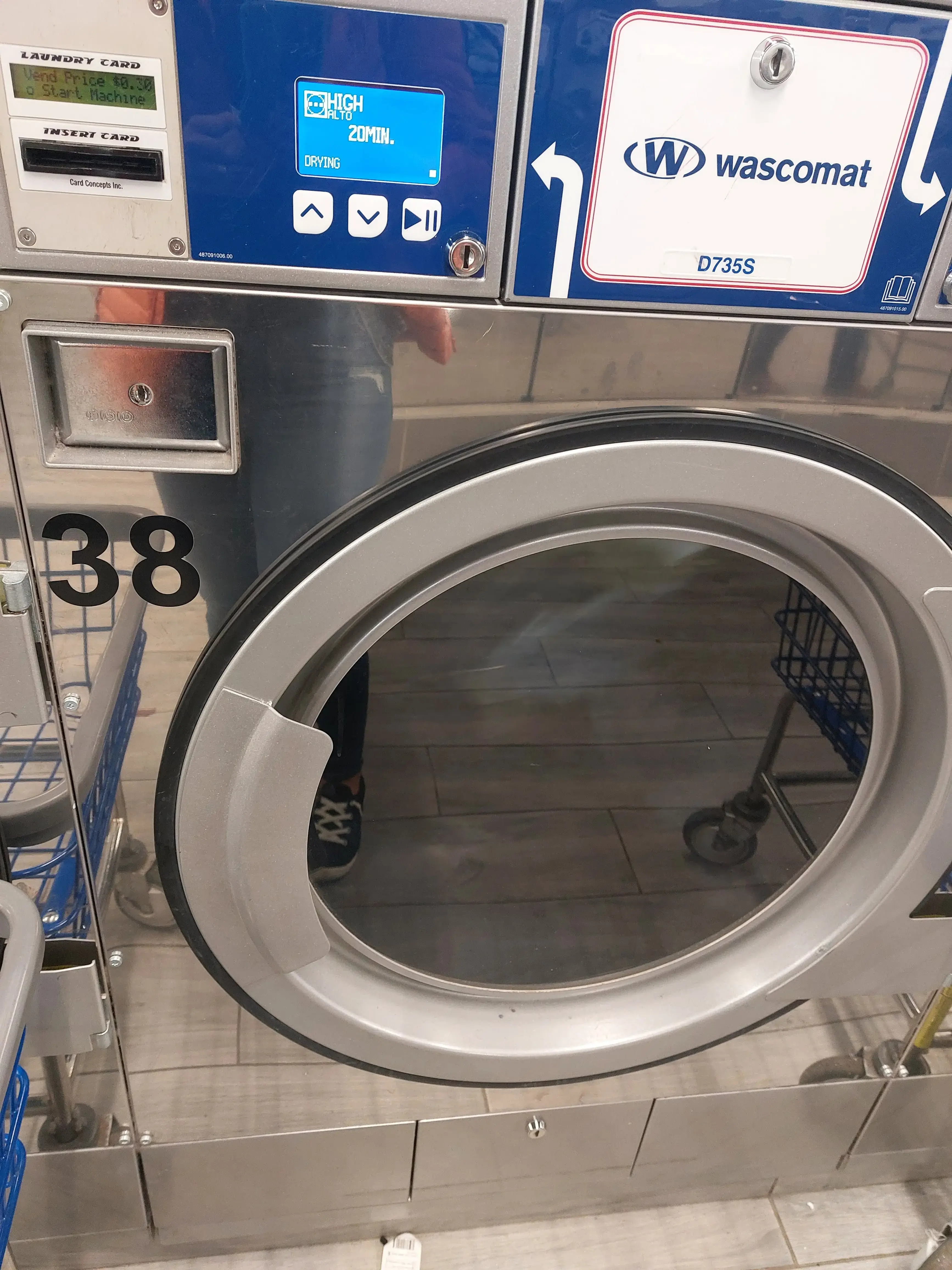 Albany Avenue Laundromat - Image 1