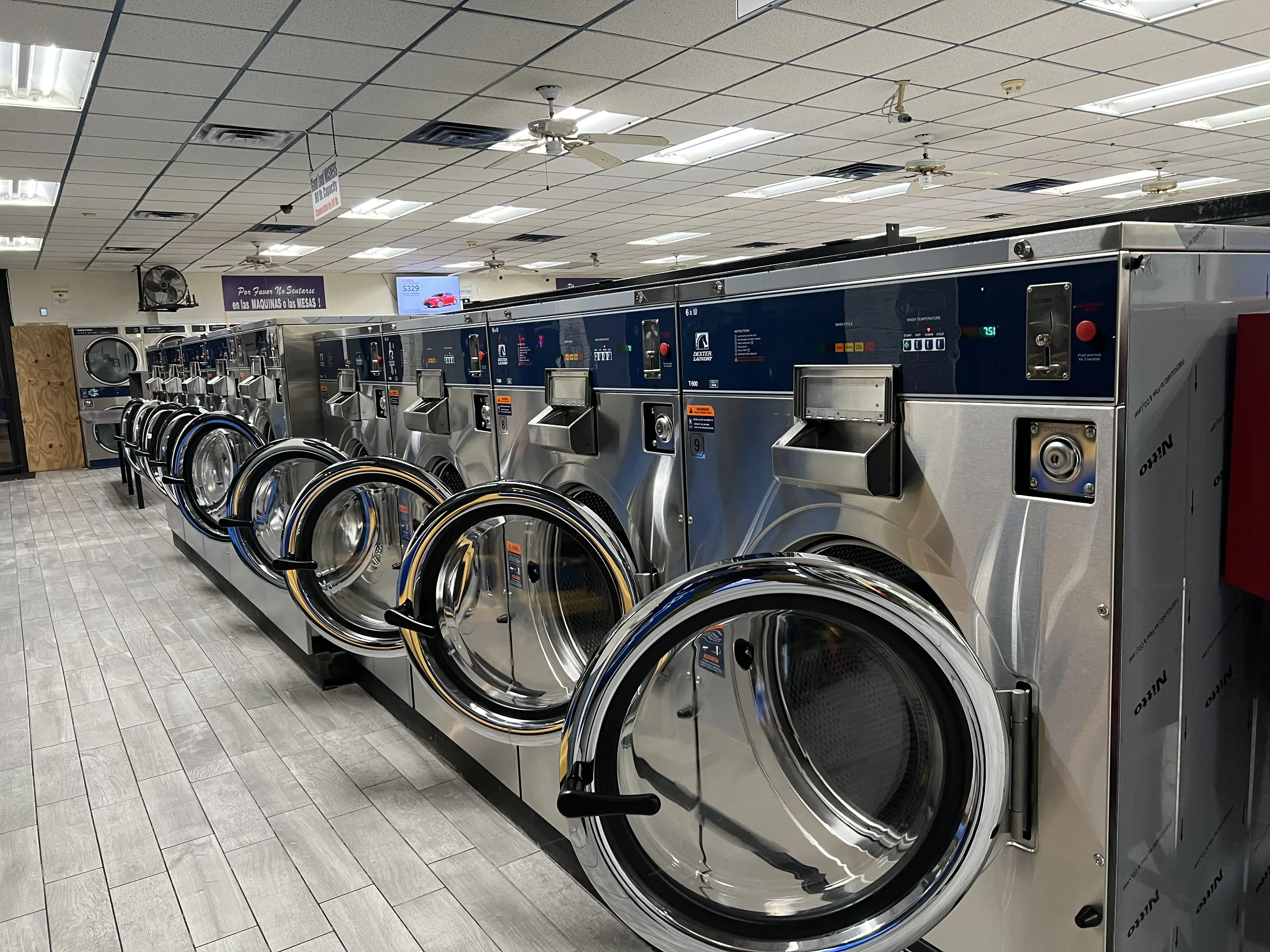 Albany Park Coin Laundry thumbnail 13