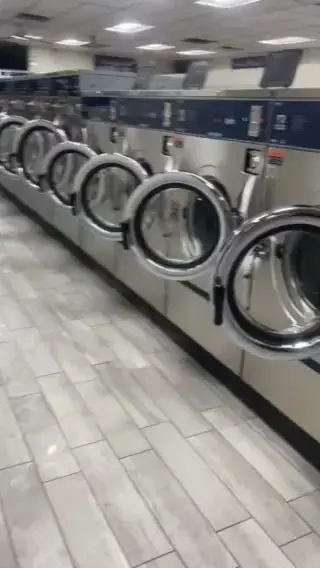 Albany Park Coin Laundry - Image 9