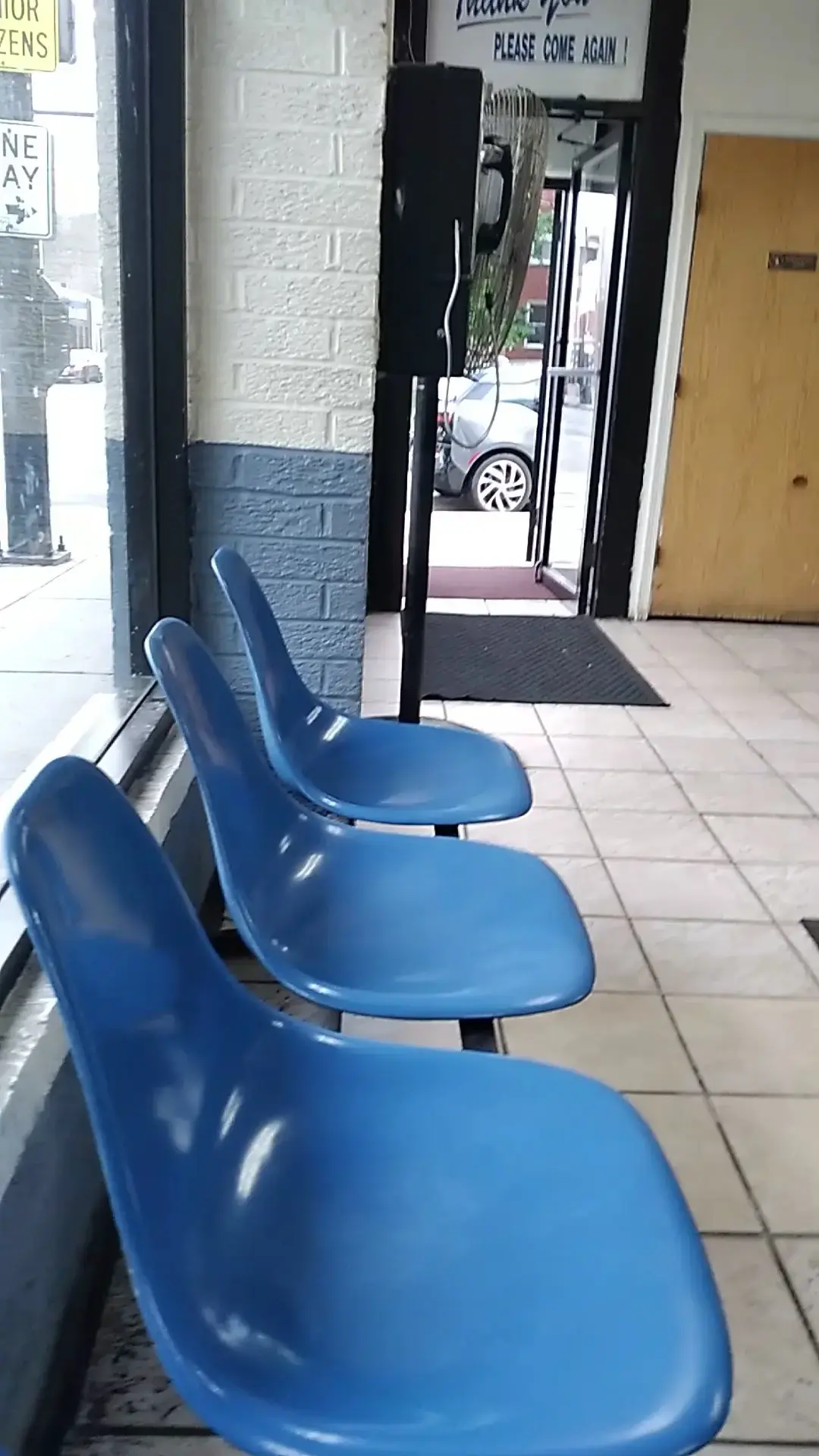 Albany Park Coin Laundry - Image 3