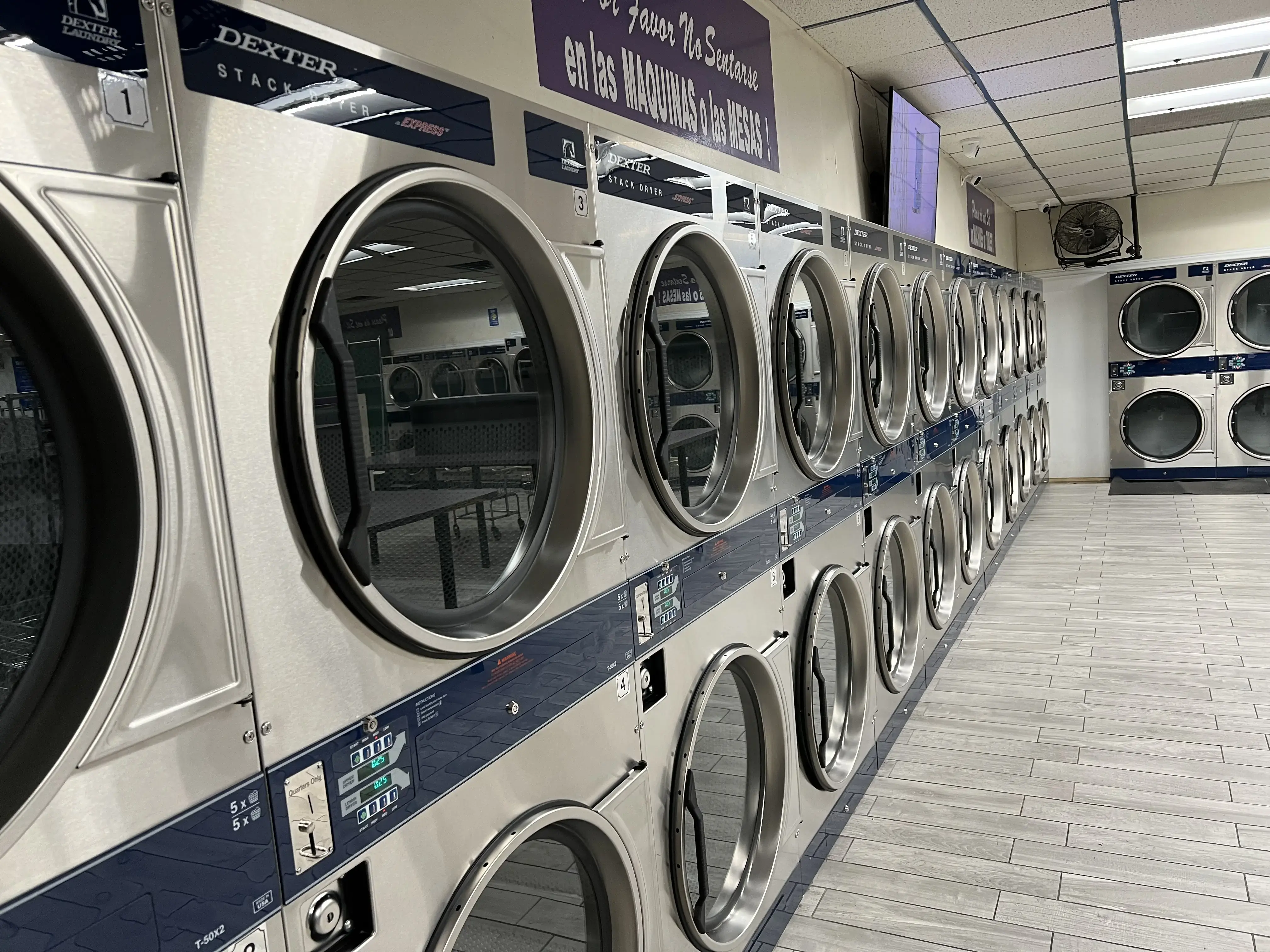 Albany Park Coin Laundry - Image 1