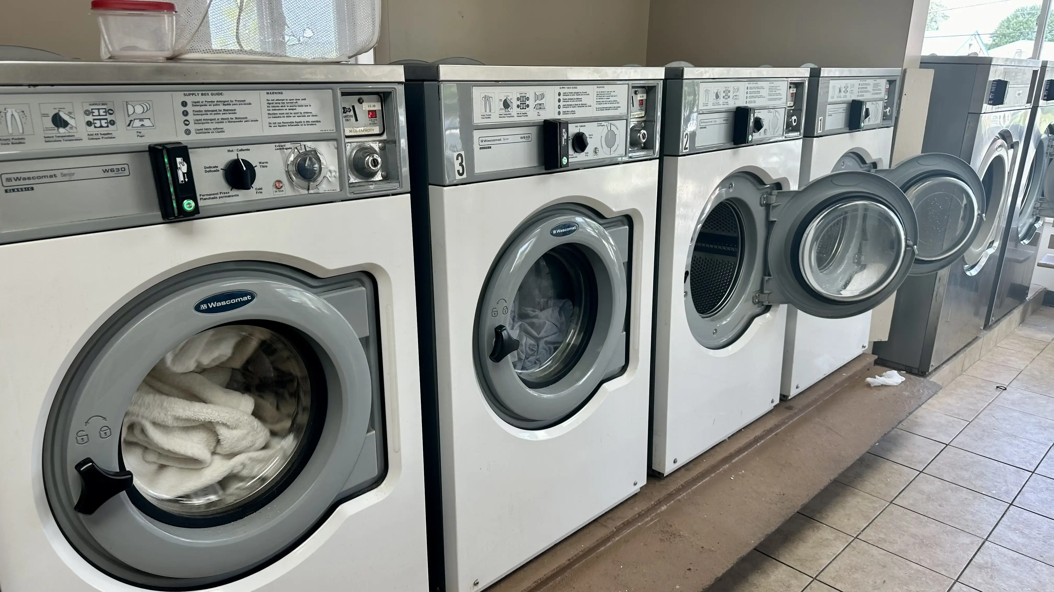 All Shined Up Laundromat thumbnail 3