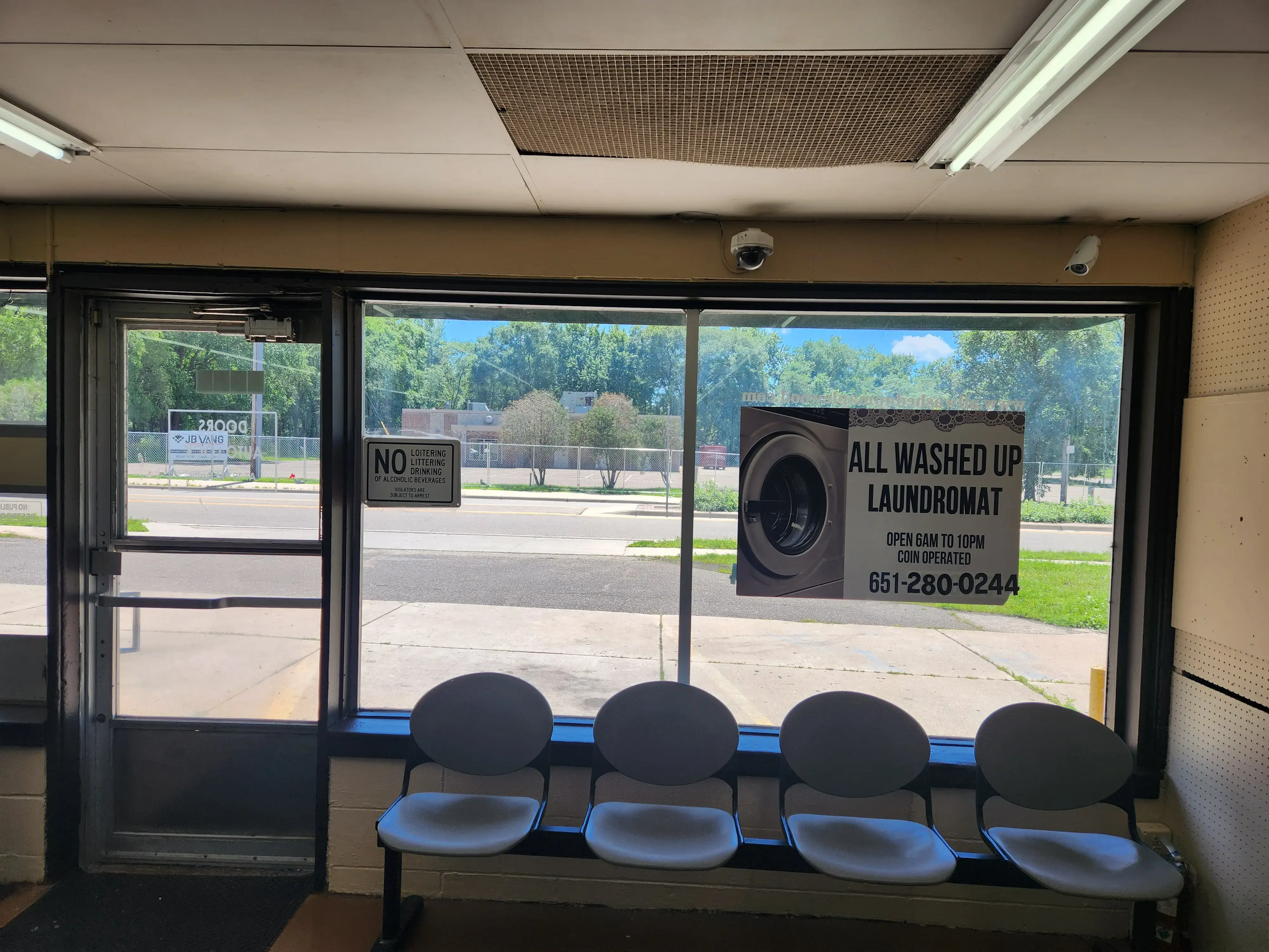 All Washed Up Laundromat - Image 4