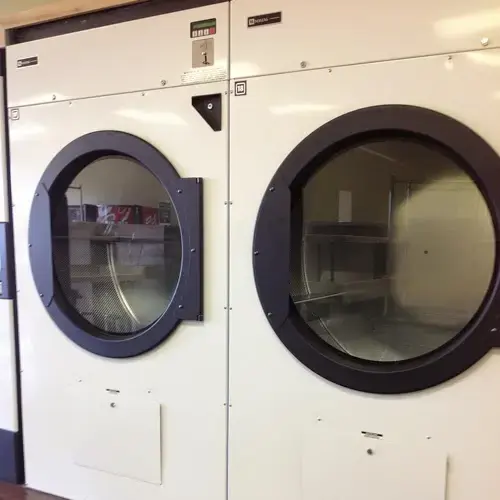 Allen Blvd Laundry - Image 10