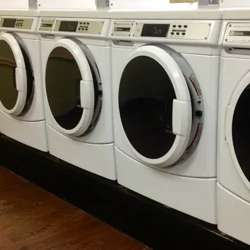 Allen Blvd Laundry - Image 9