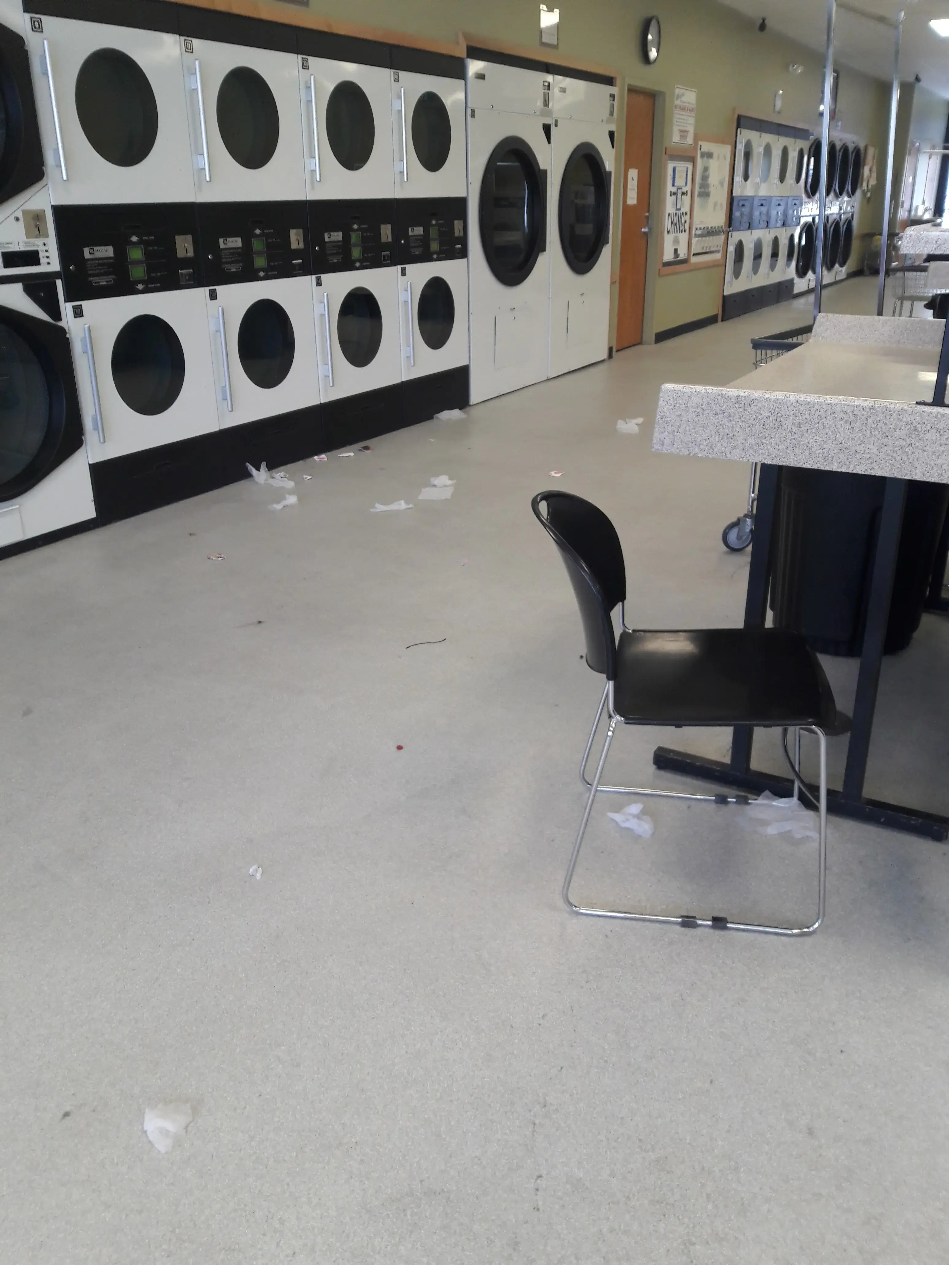 Allen Blvd Laundry - Image 11