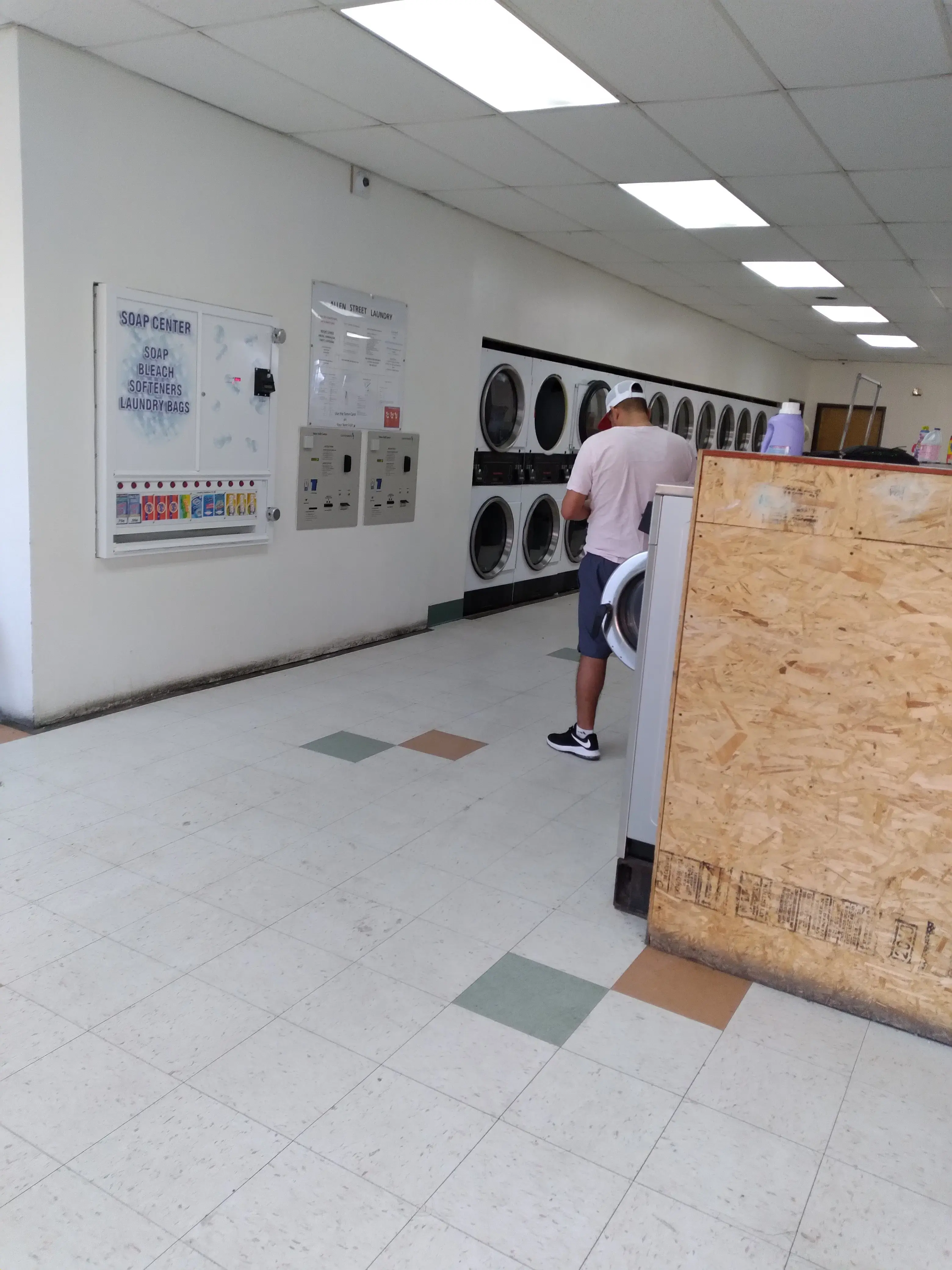 Allen St Laundry thumbnail 14