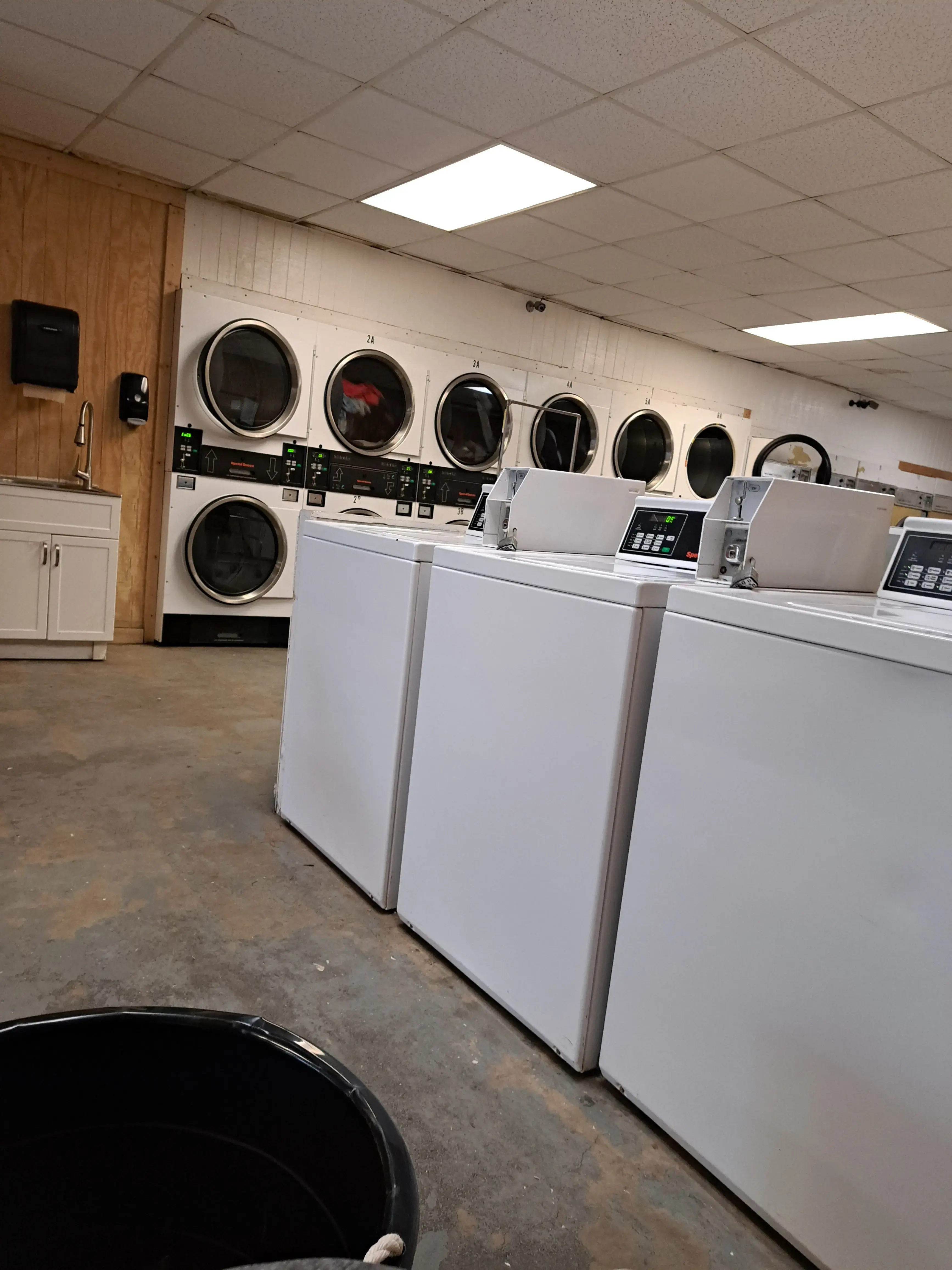 Allen's Laundromat - Image 2