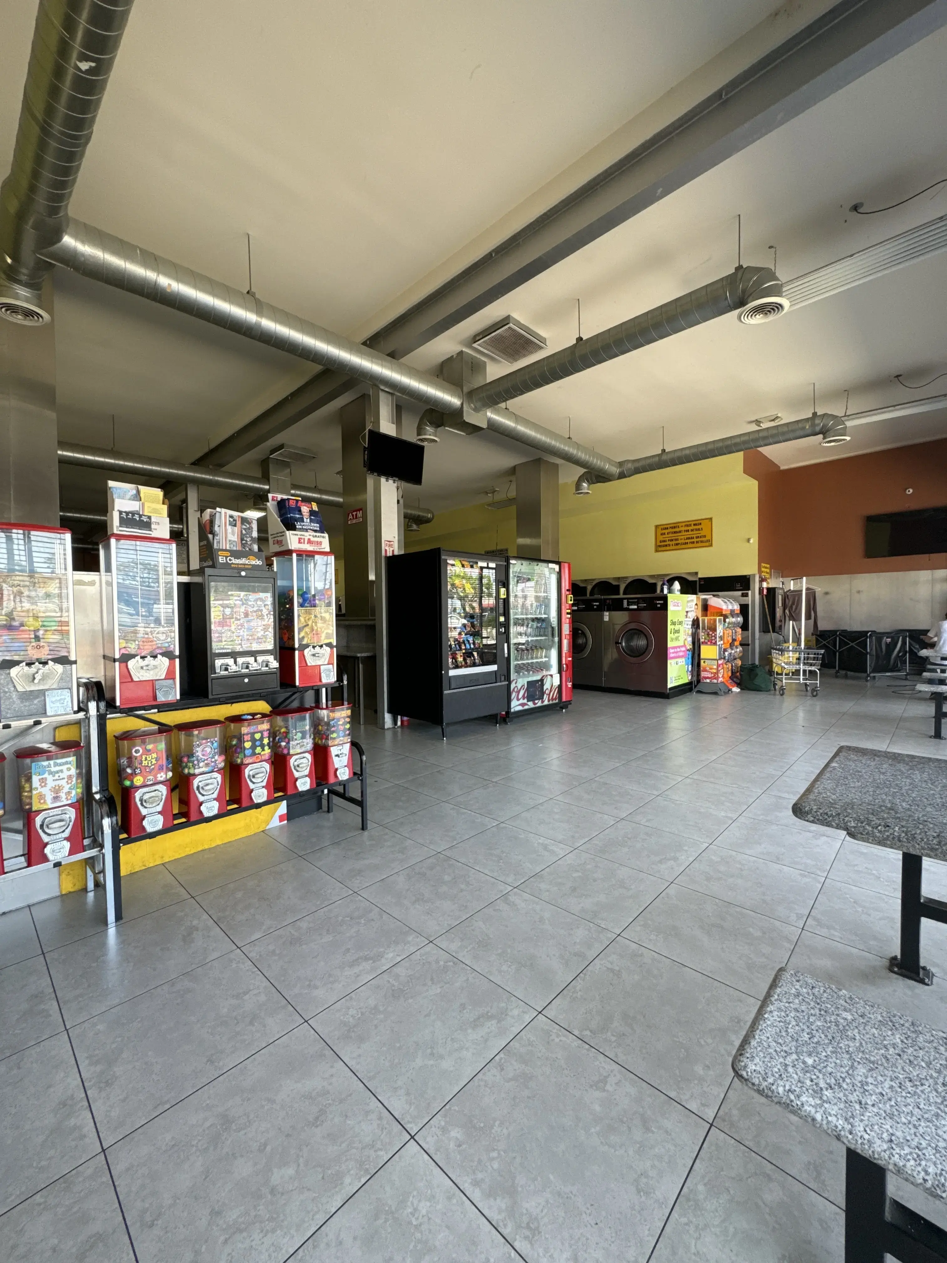 Alligator Laundry | Laundromat | Wash & Fold Laundry Services - Image 2