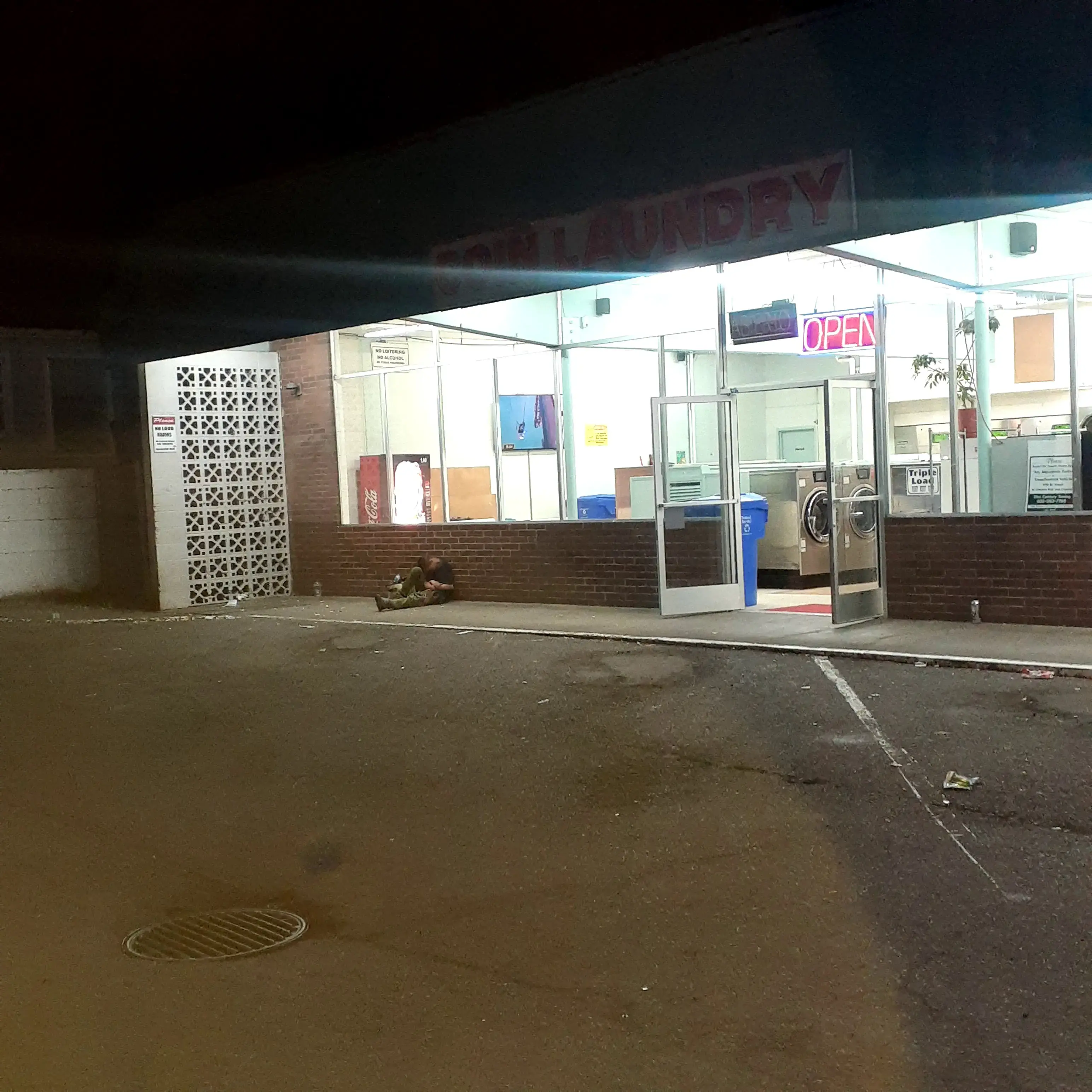 Alpine 24 Hour Laundromat thumbnail 16