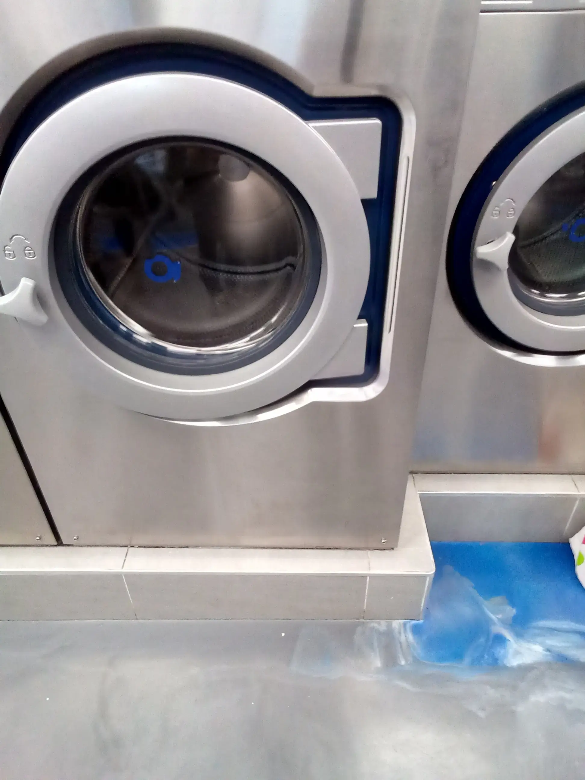 American Laundromat of Orange thumbnail 17