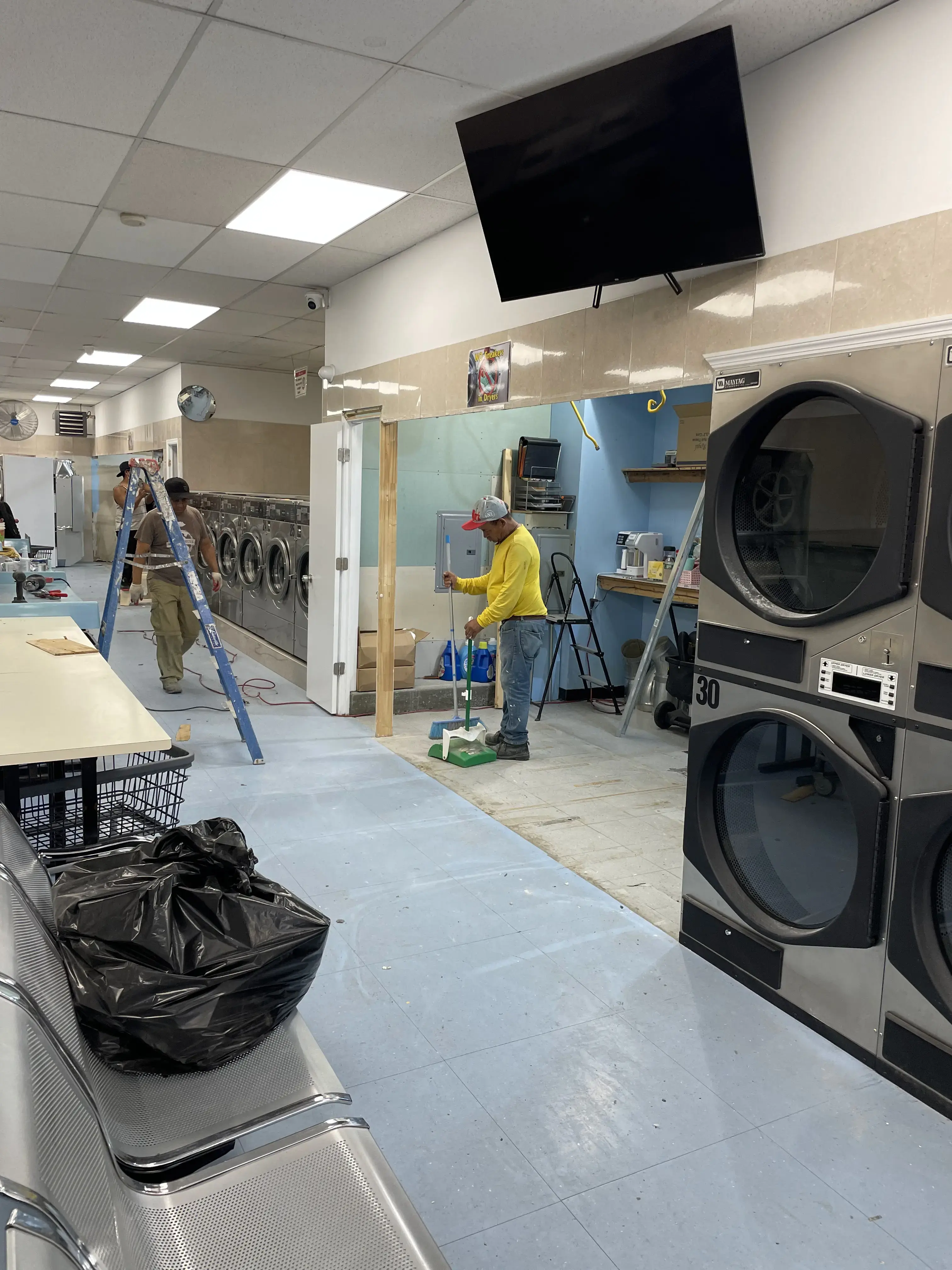 Ana s Laundromat thumbnail 8