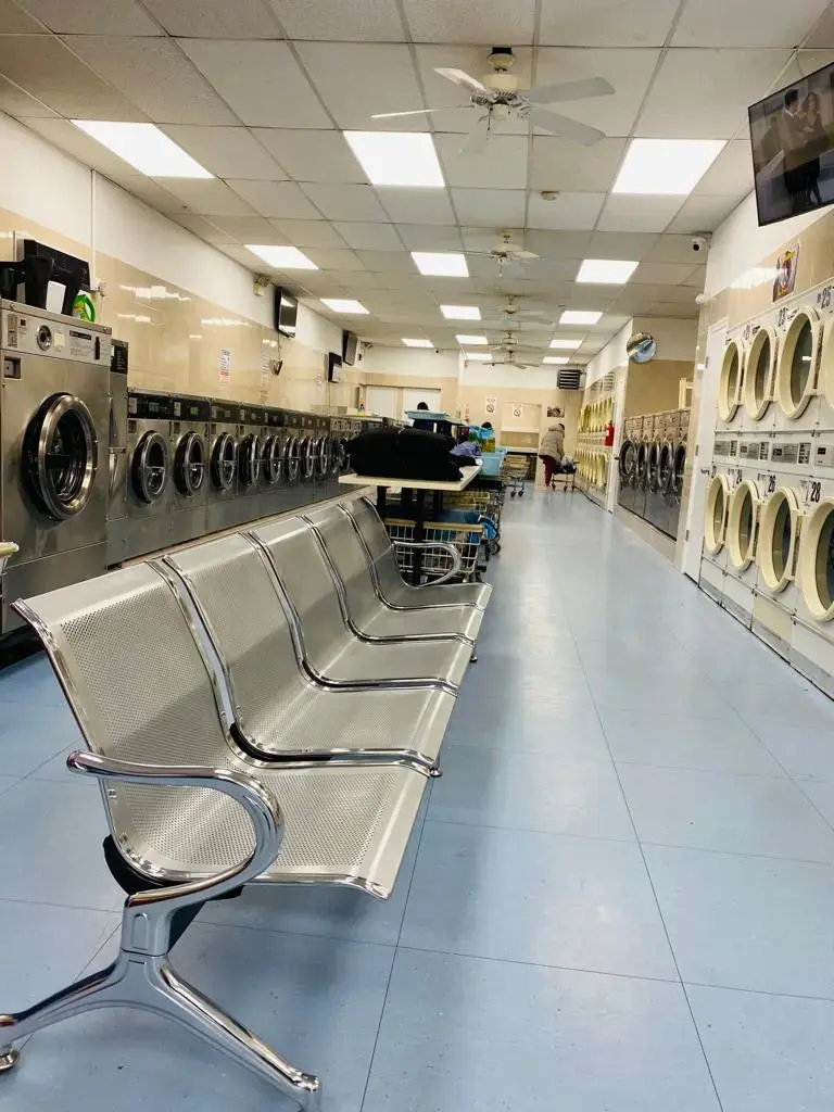 Ana s Laundromat - Image 14