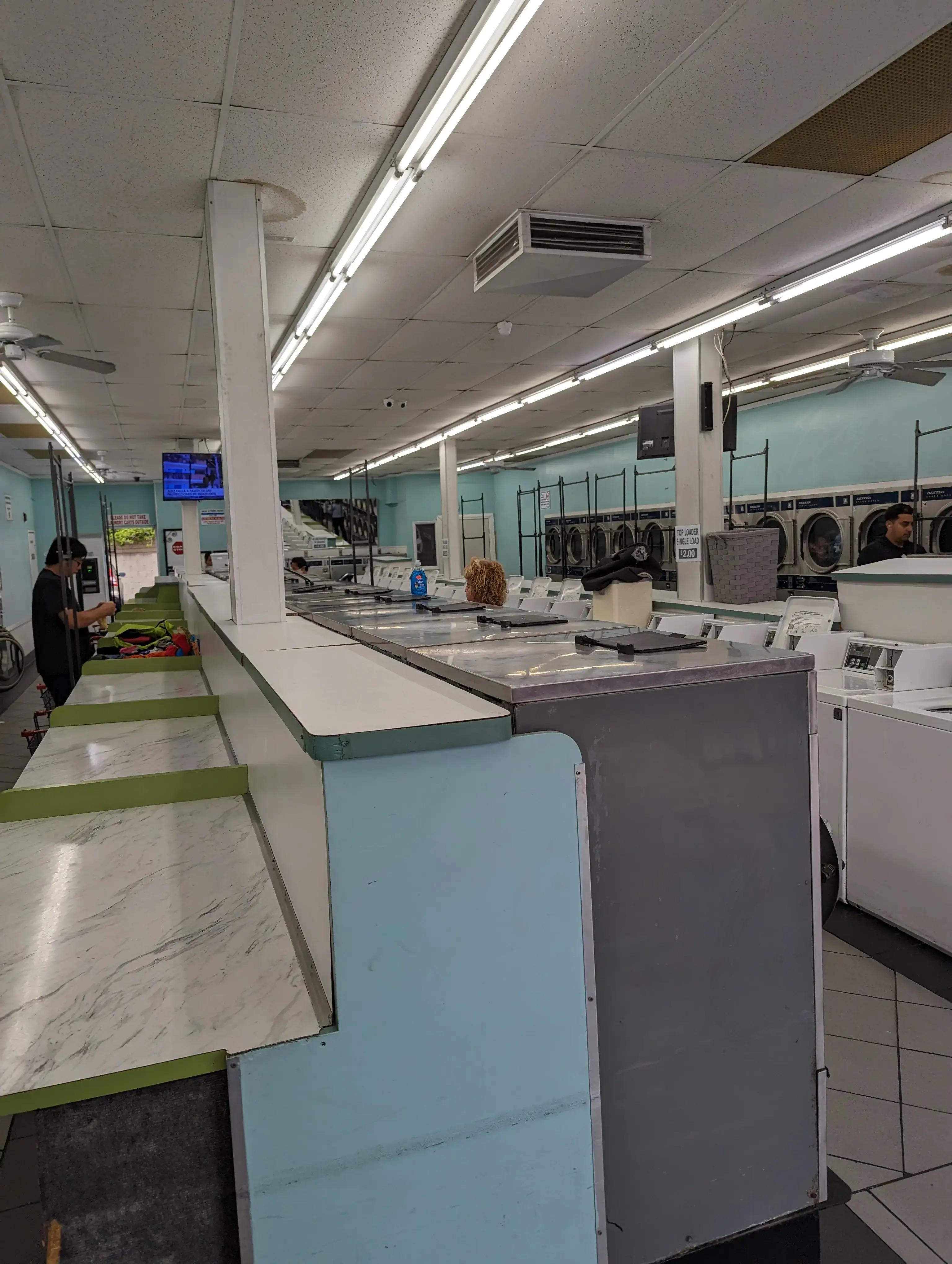 Anaheim Coin Laundry - Image 9