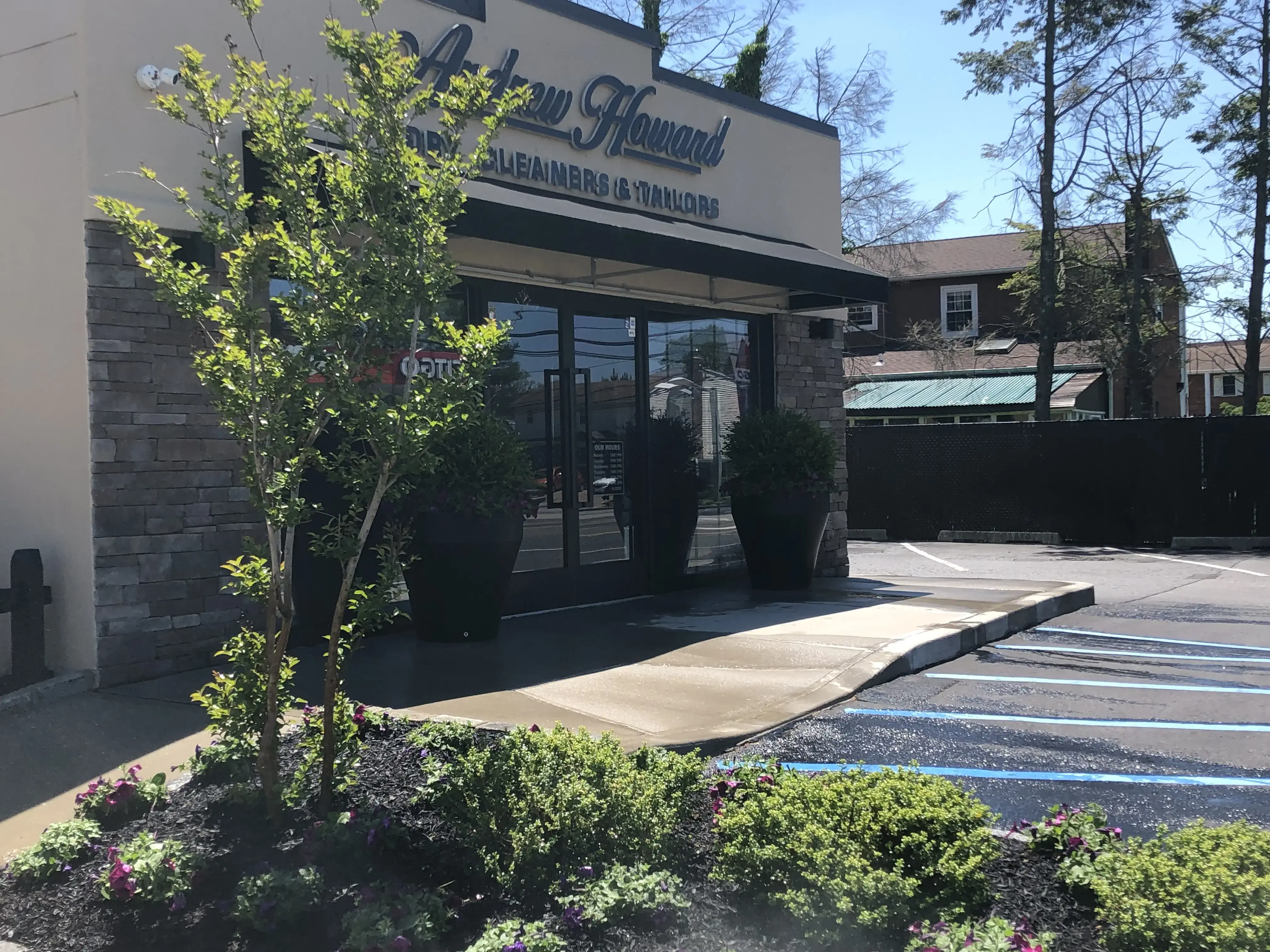 Andrew Howard Dry Cleaners & Tailors location