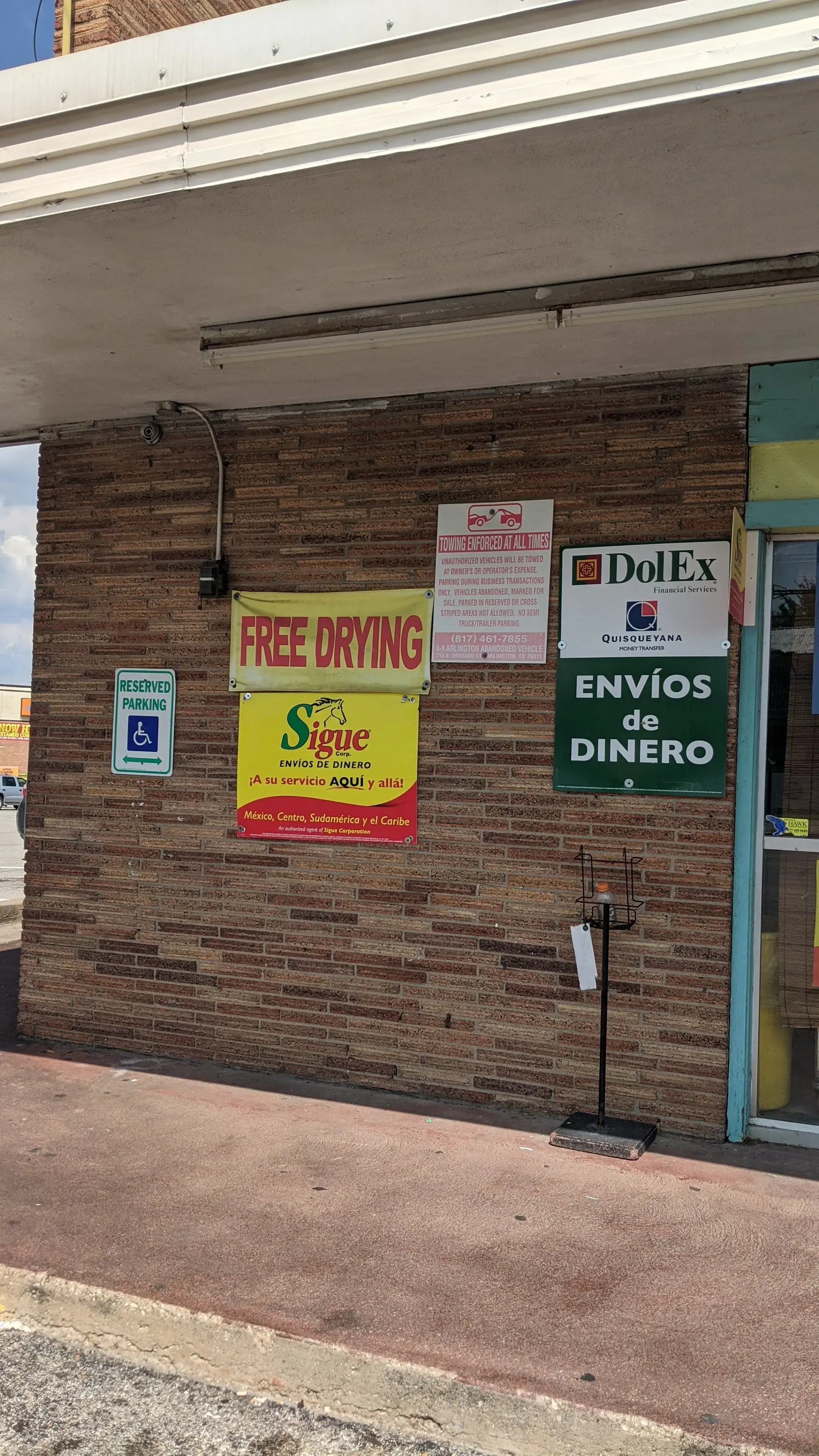 Angie's Laundromat - Image 3