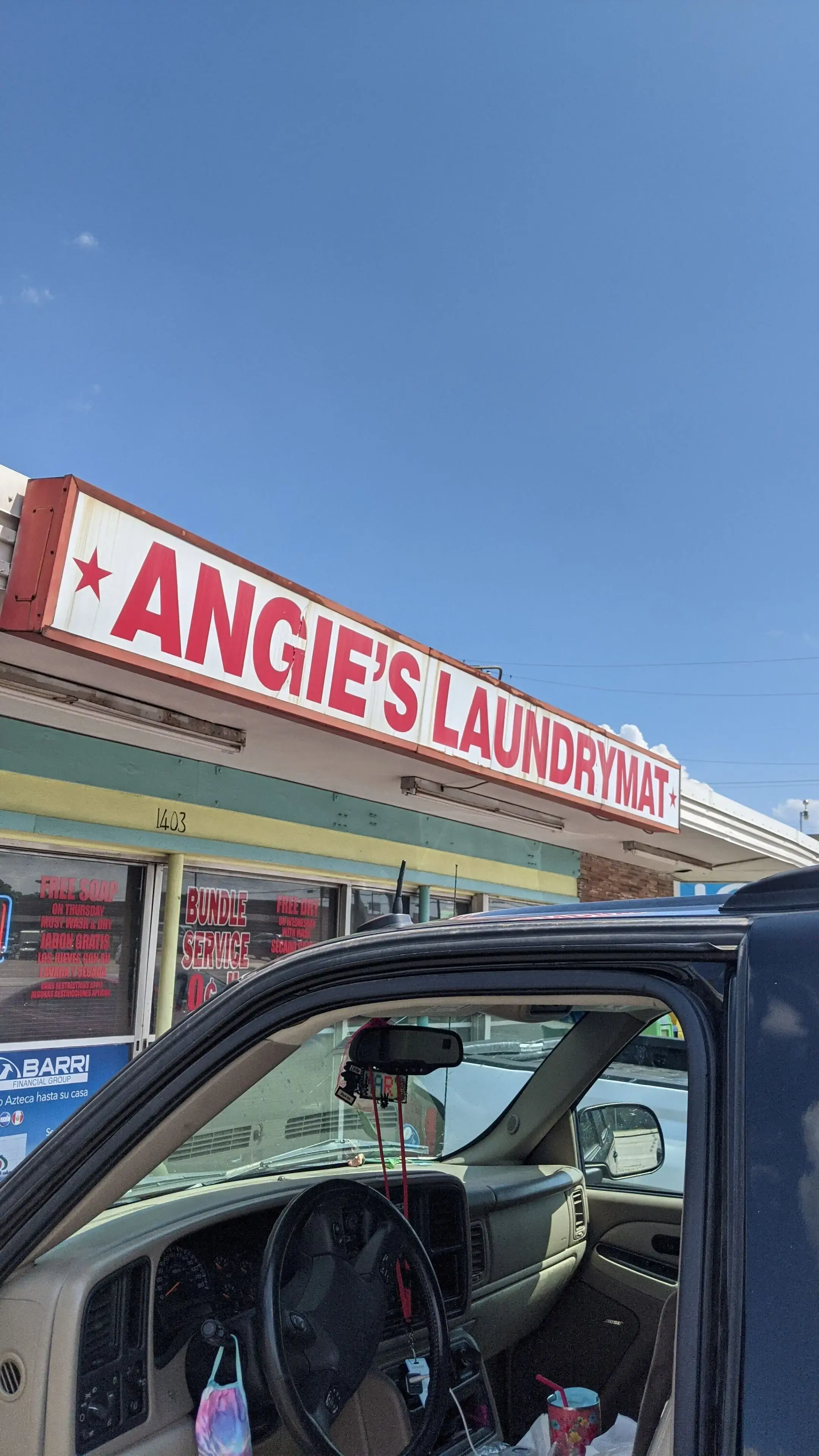 Angie's Laundromat - Image 4