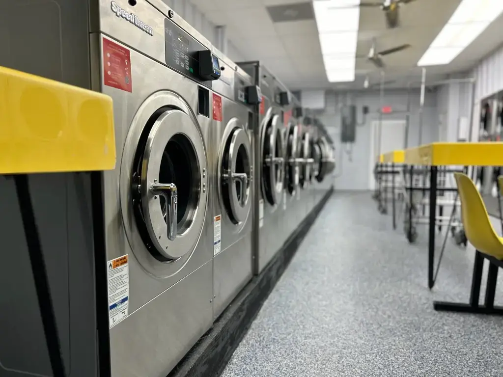 Apollo Beach Laundry thumbnail 15