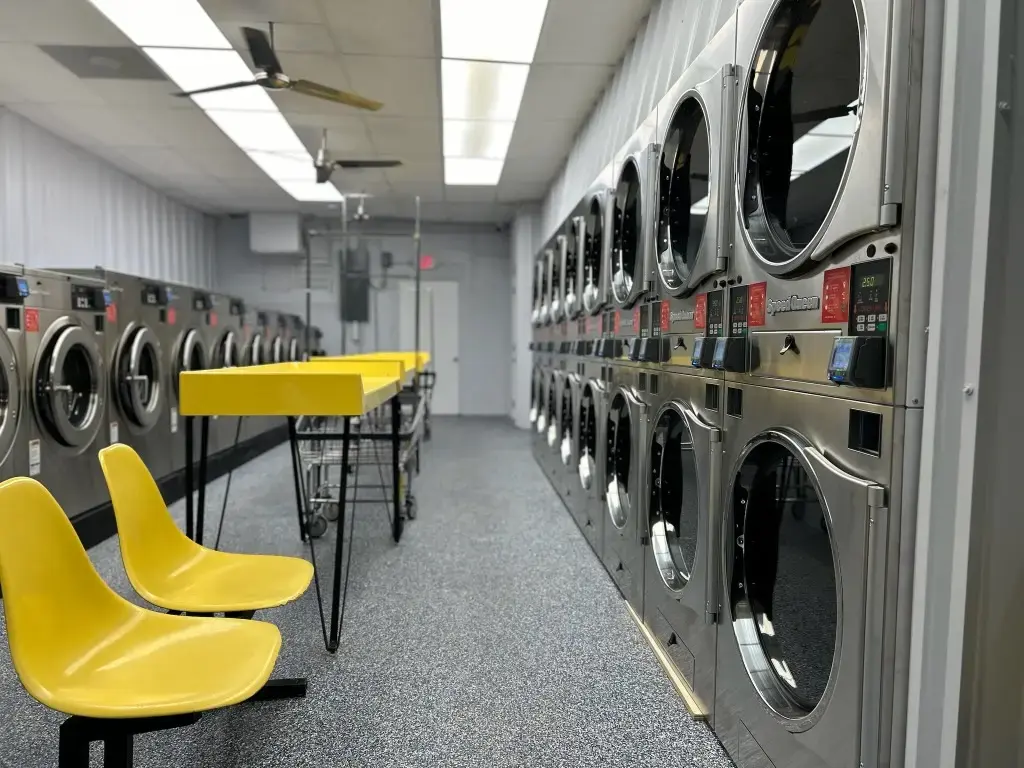Apollo Beach Laundry thumbnail 14