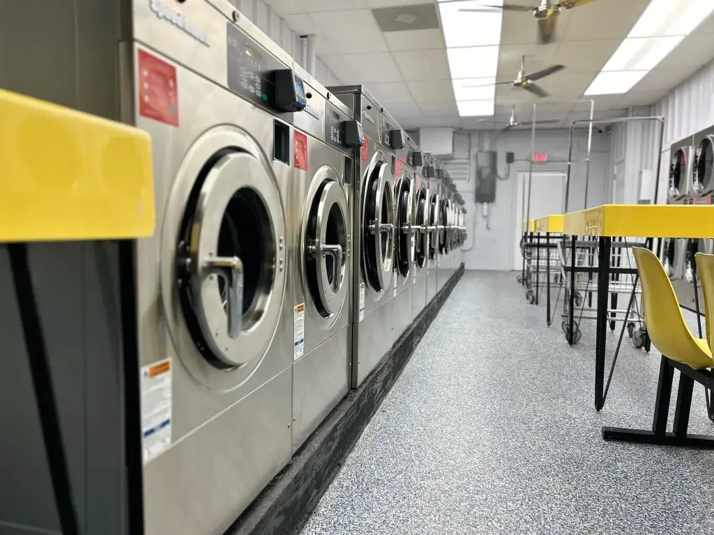 Apollo Beach Laundry - Image 3