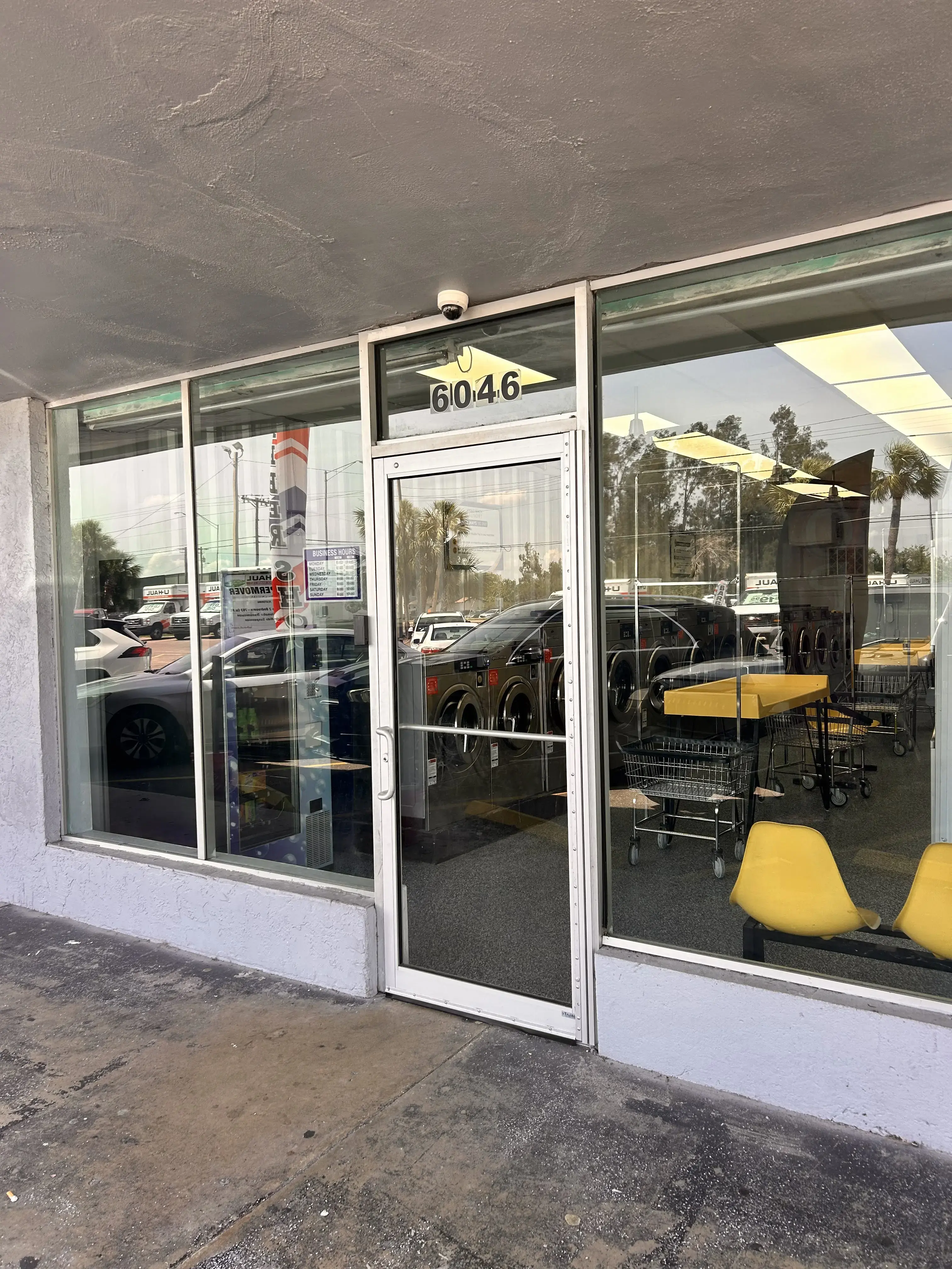 Apollo Beach Laundry - Image 6