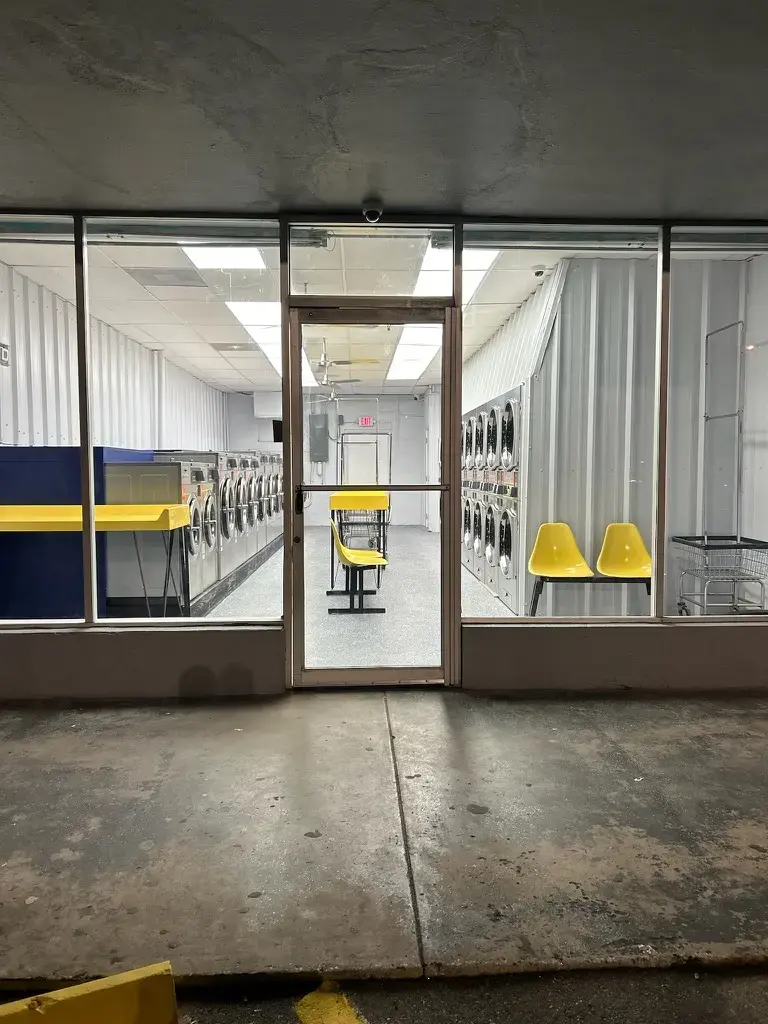 Apollo Beach Laundry - Image 4