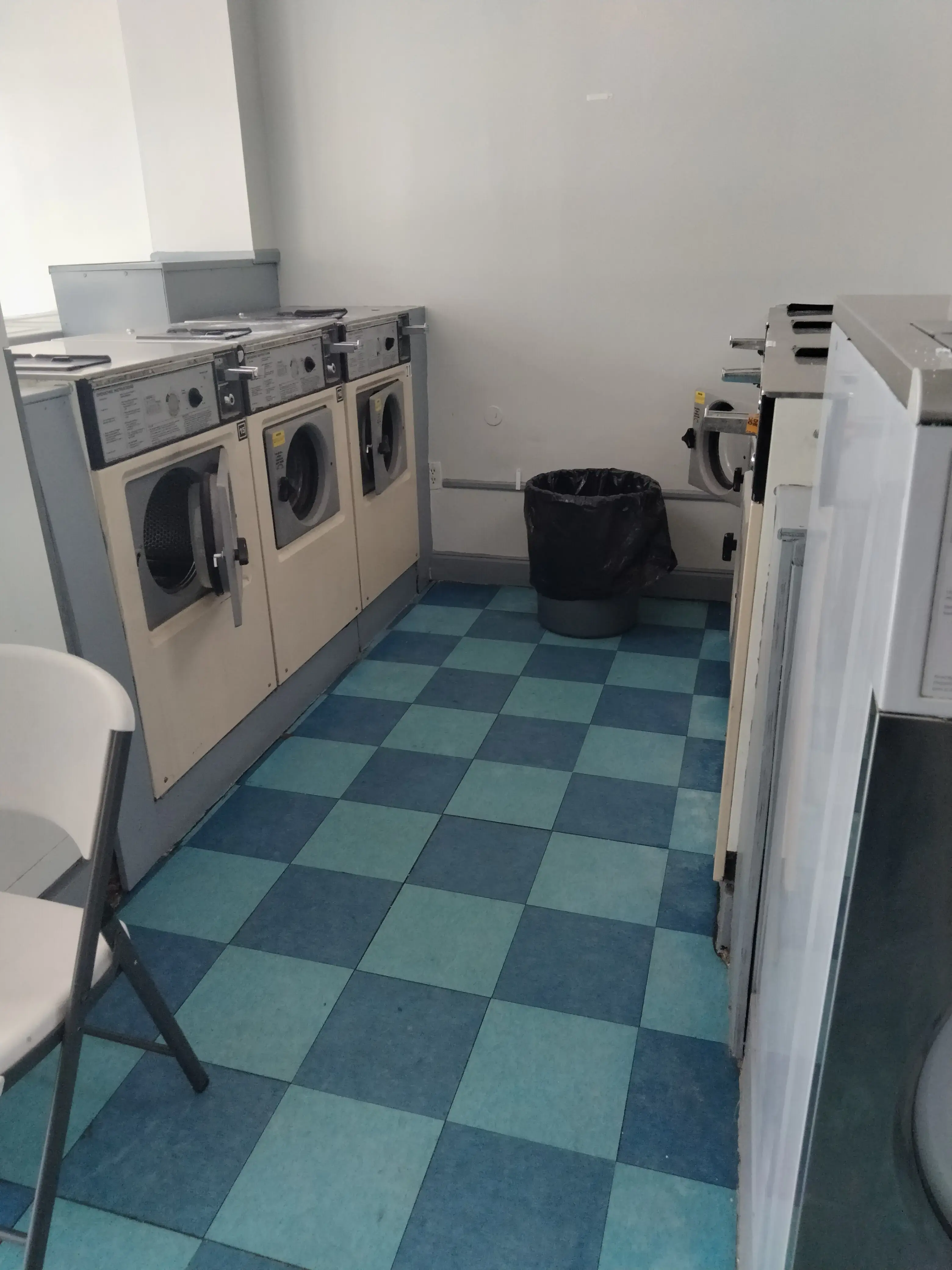Aqua Clean Coin Laundry & Dry Cleaners thumbnail 11