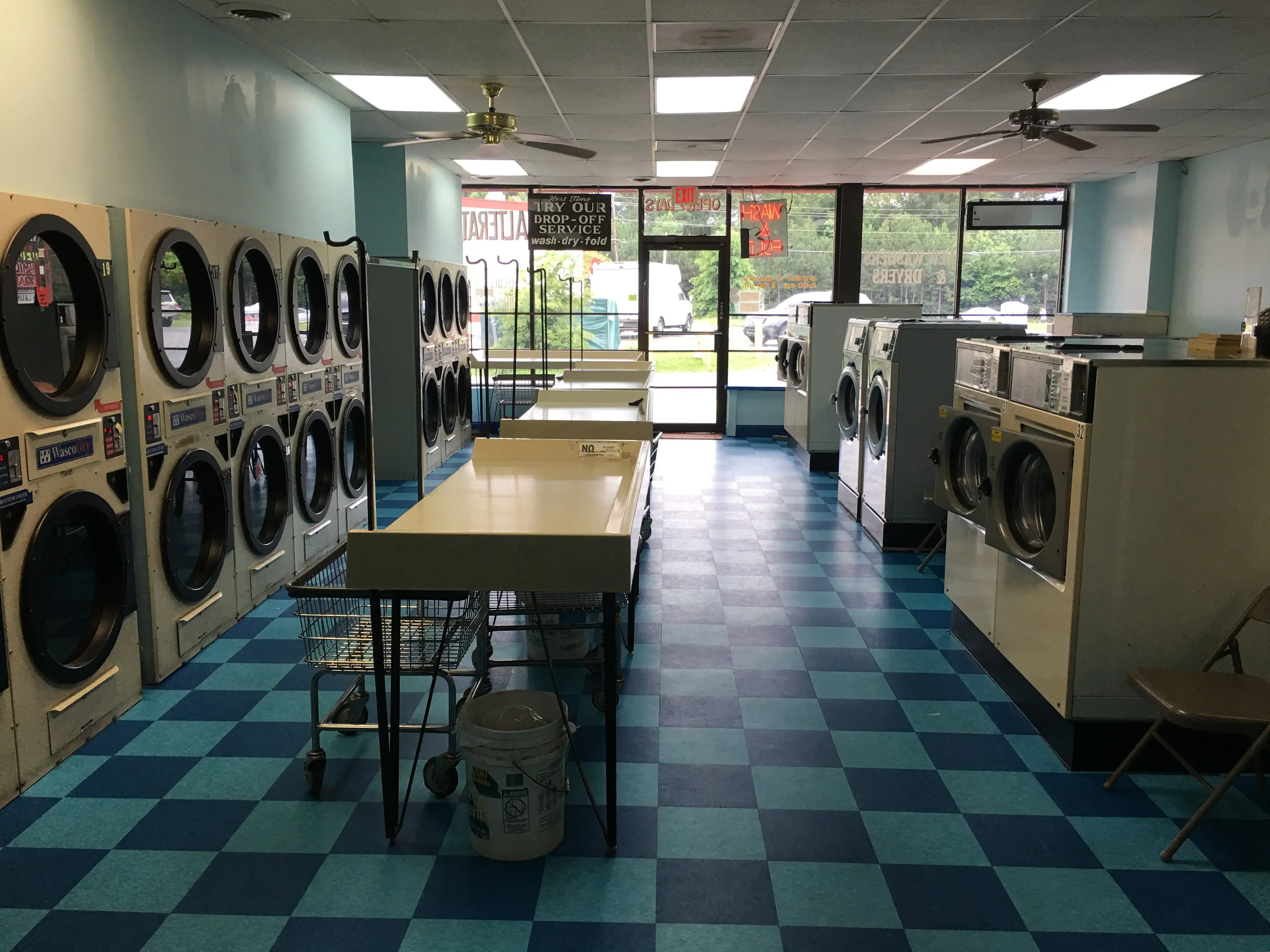 Aqua Clean Coin Laundry & Dry Cleaners thumbnail 8