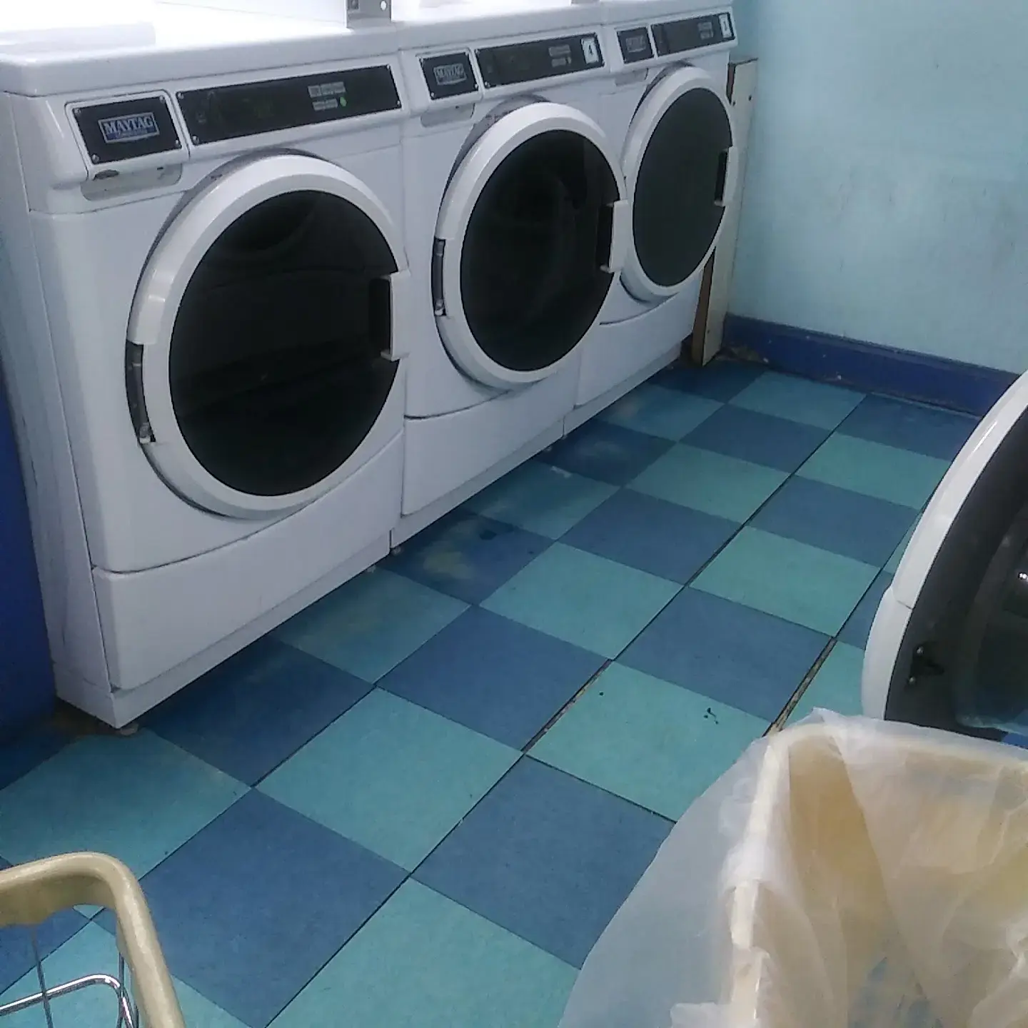 Aqua Clean Coin Laundry & Dry Cleaners thumbnail 10