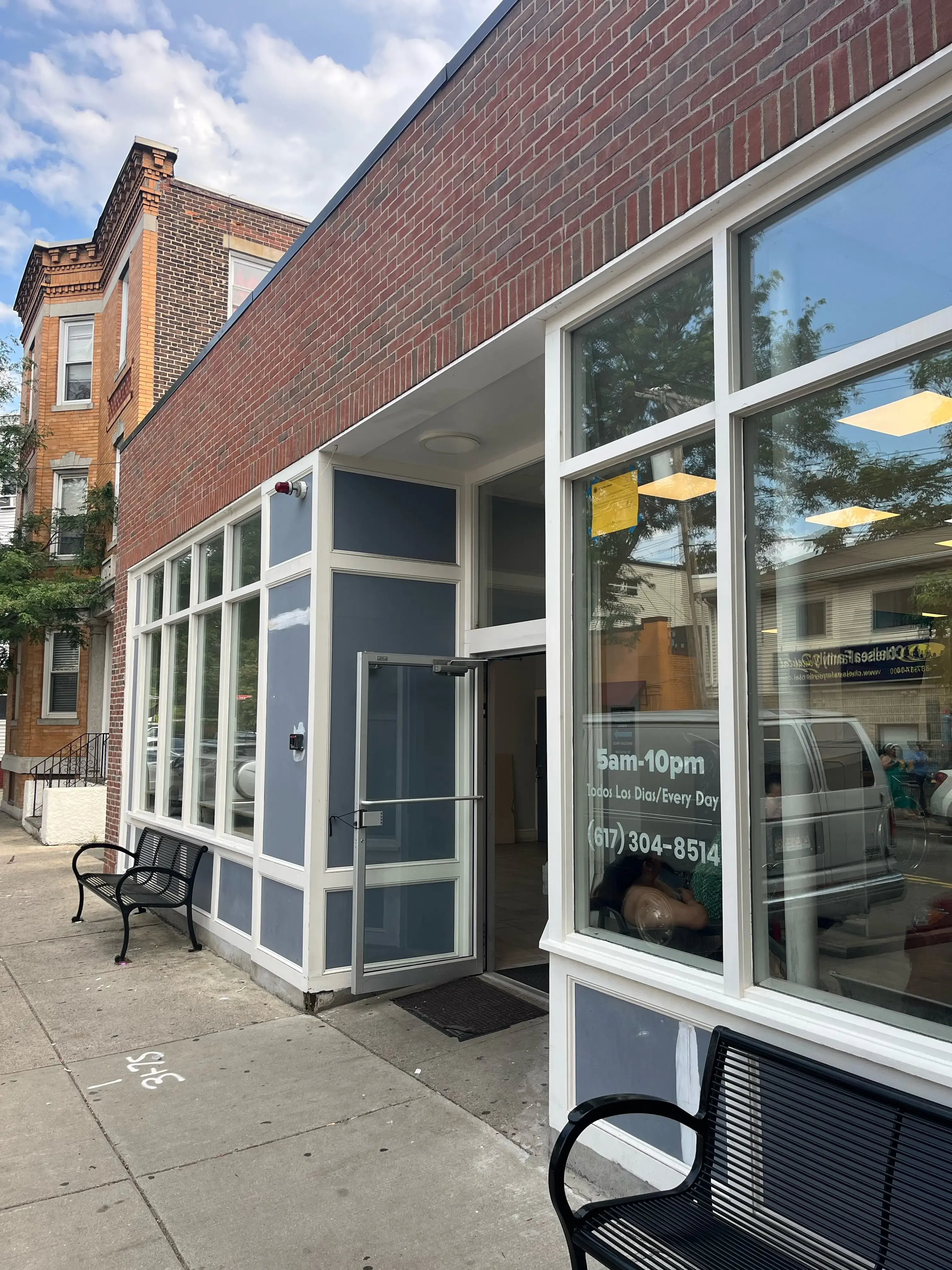 Aqua Laundromat - Image 4