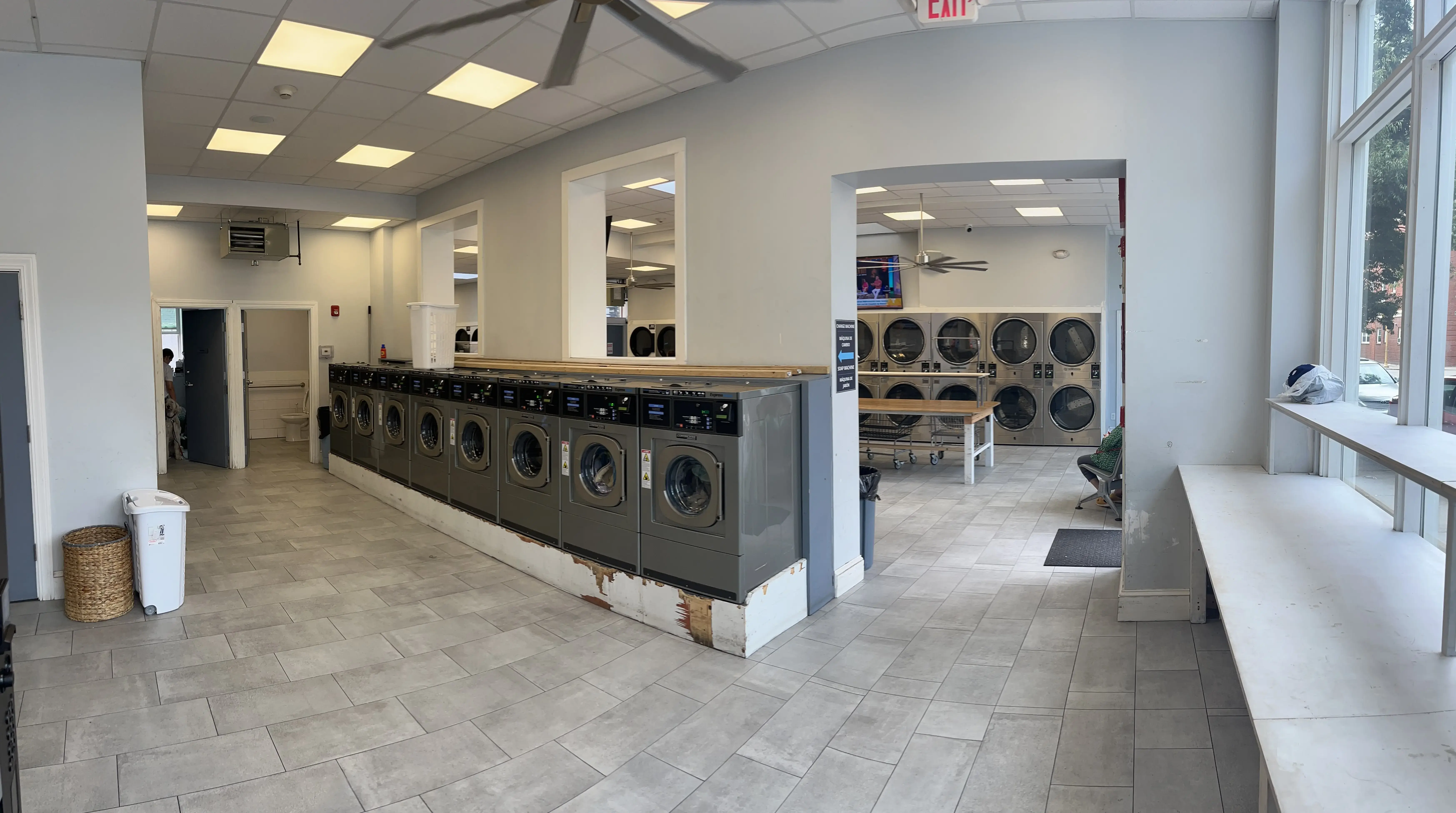 Aqua Laundromat thumbnail 6