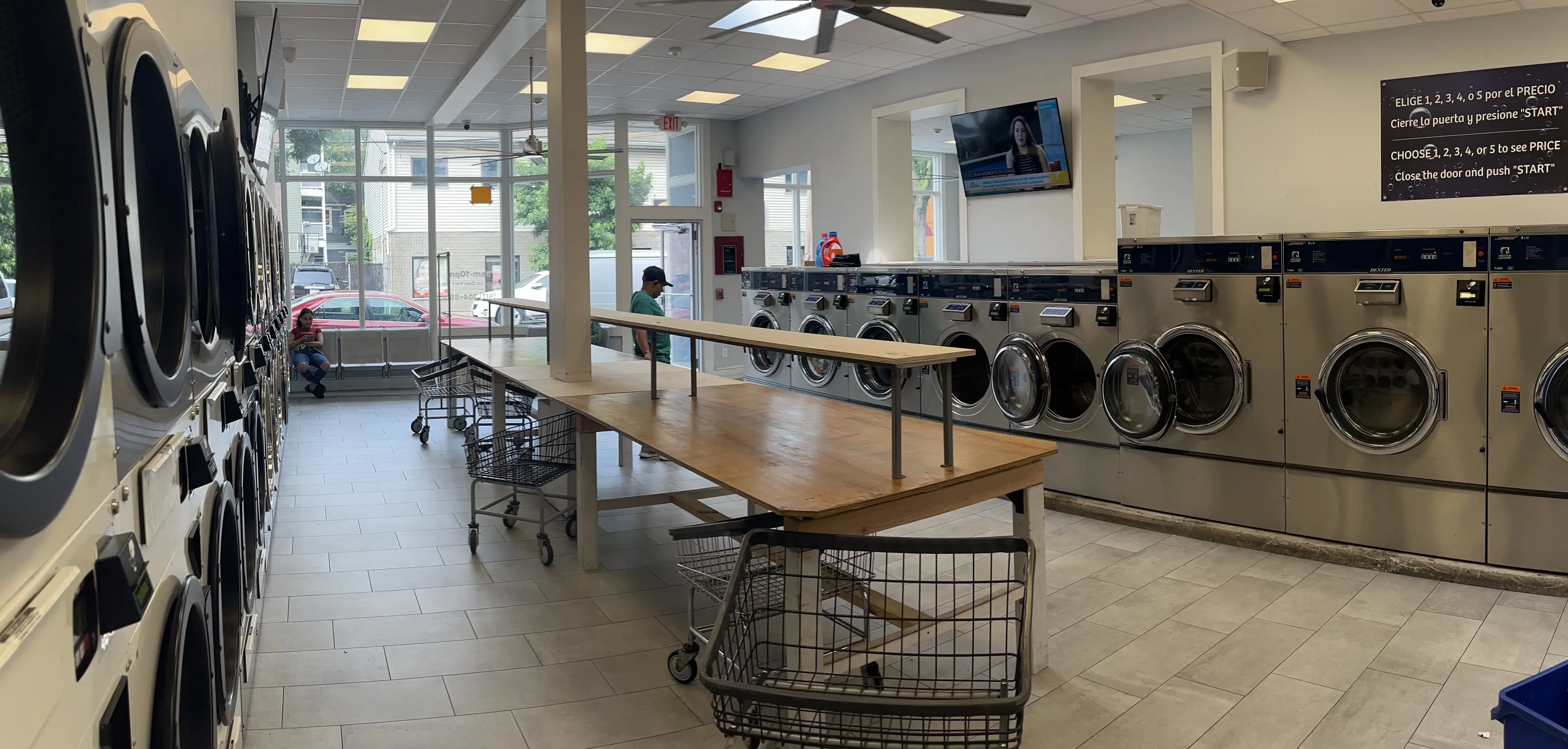 Aqua Laundromat - Image 2