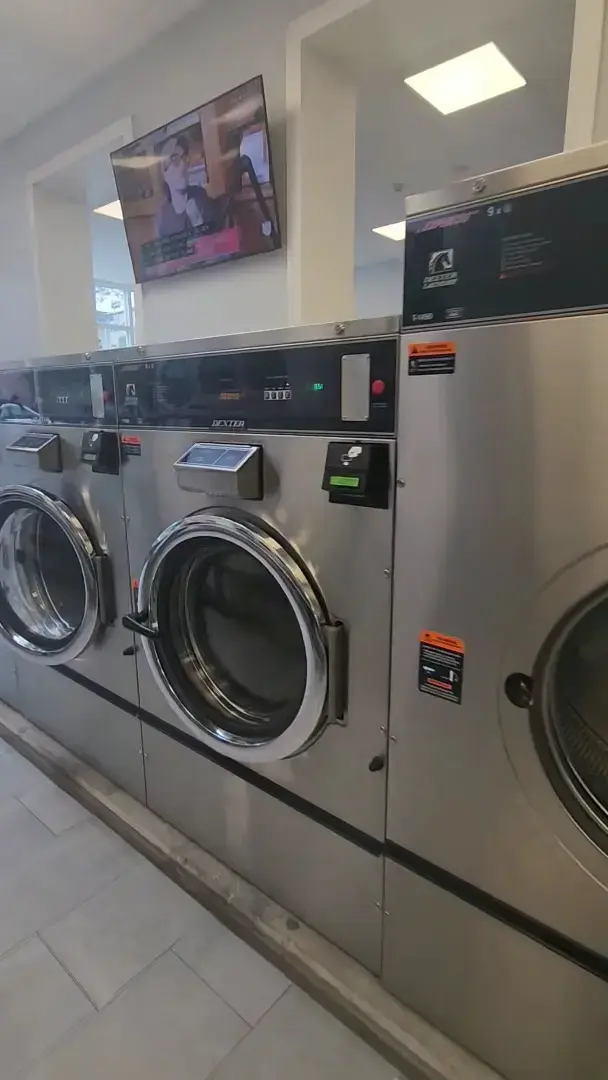 Aqua Laundromat - Image 7