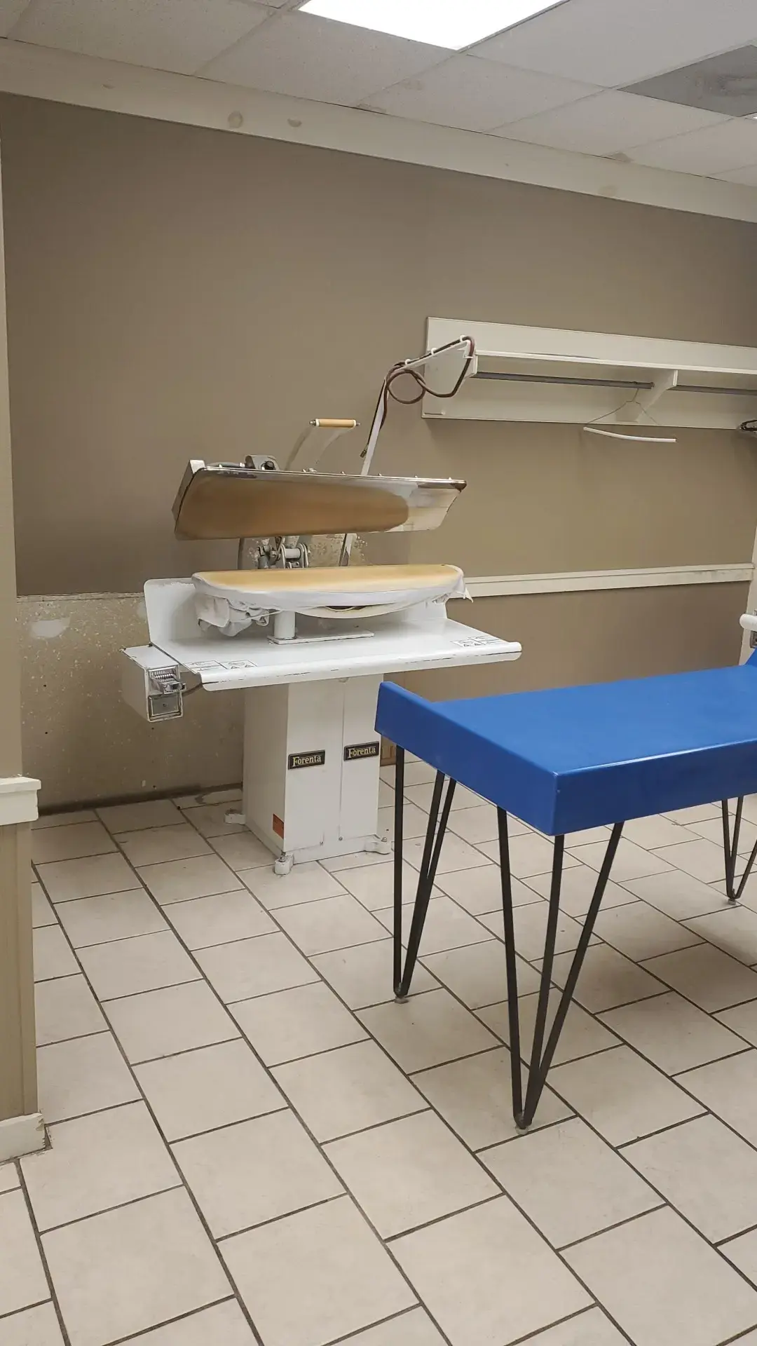 Aqua Wash Coin Laundry - Image 7