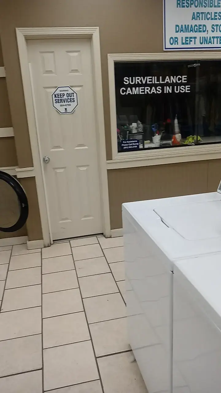 Aqua Wash Coin Laundry thumbnail 4