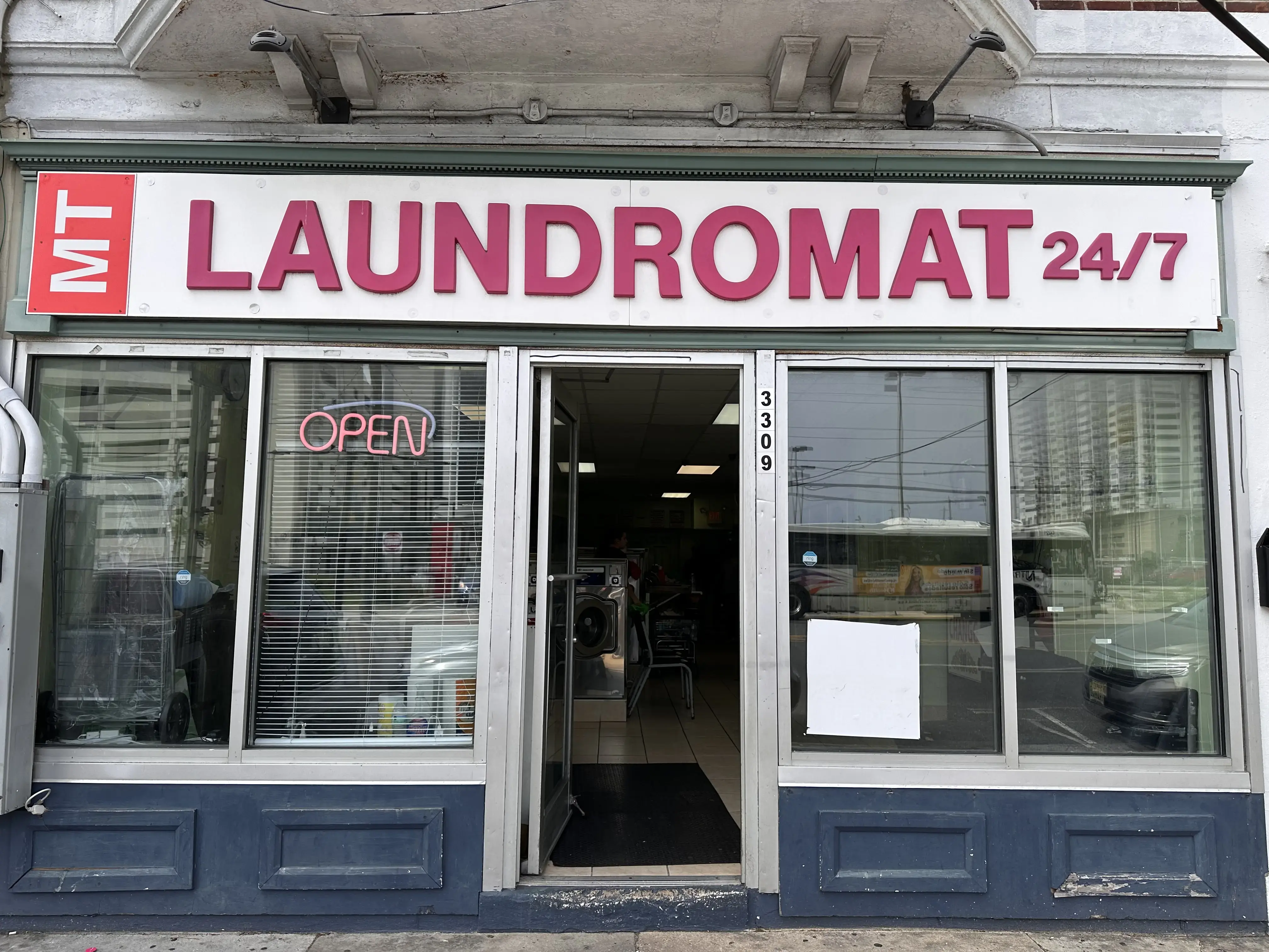 AR Laundromat - Image 4