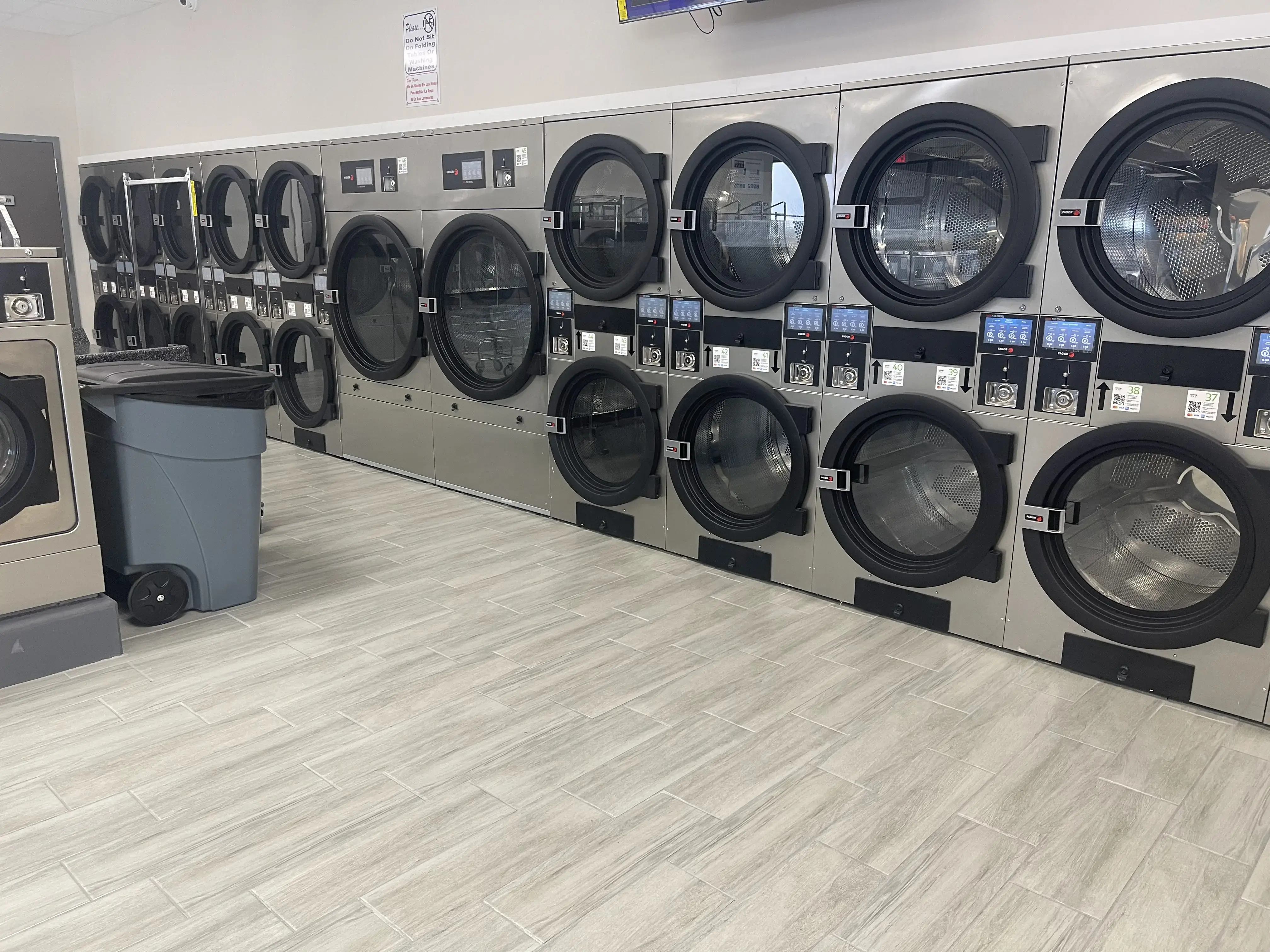 A&R Laundromat thumbnail 11