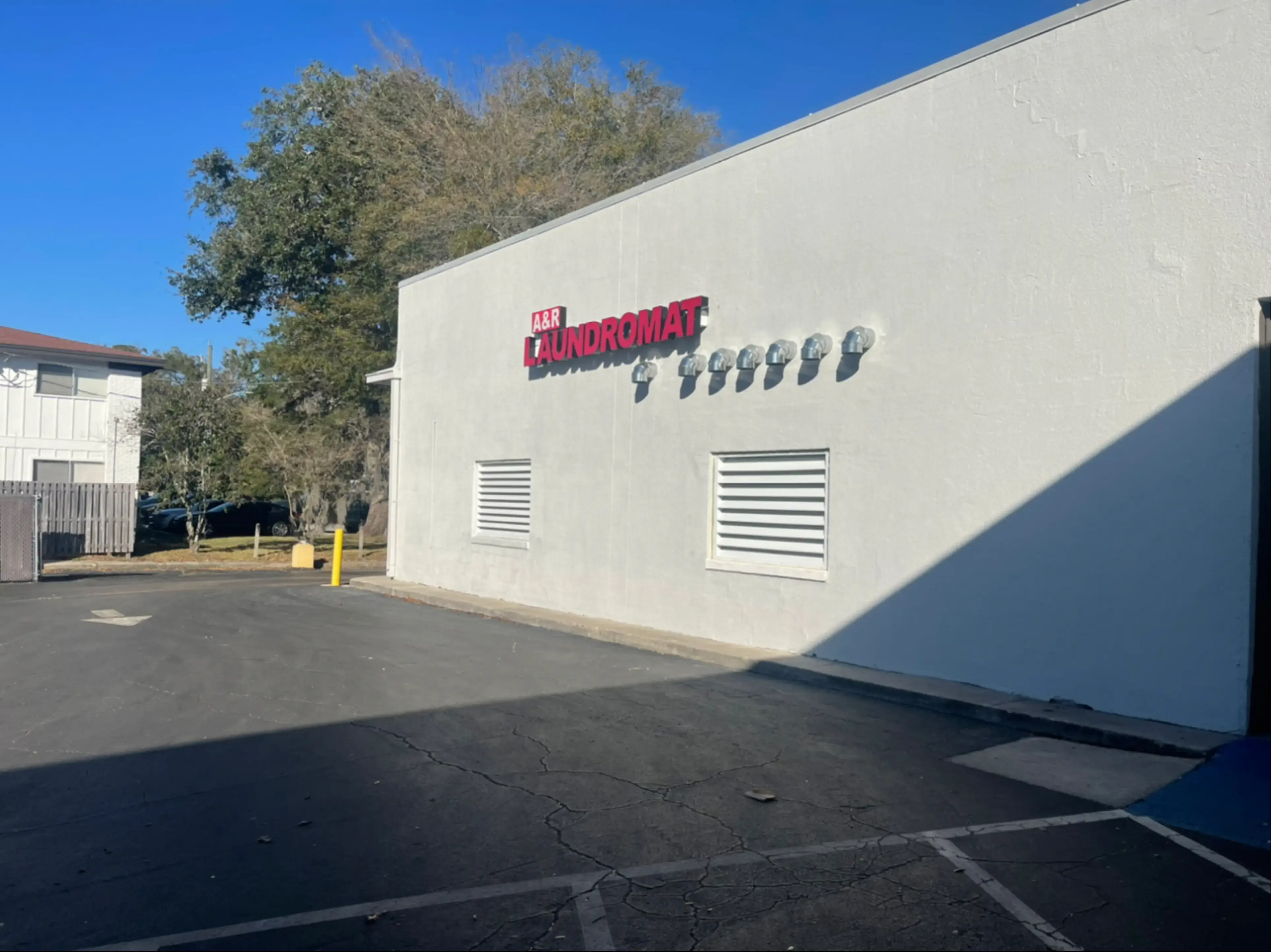 A&R Laundromat - Image 3