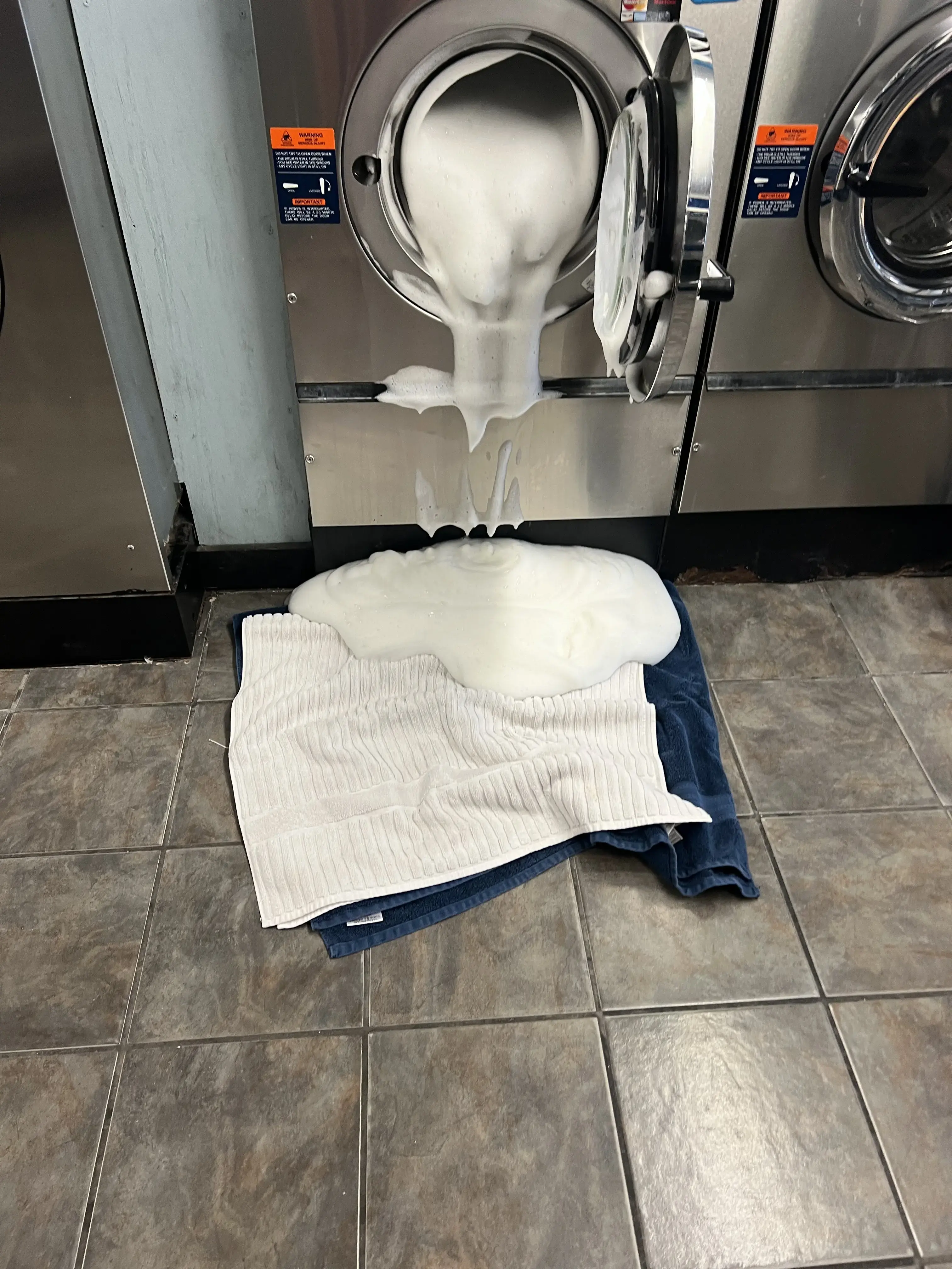 Aragona Laundry Land Laundromat - Image 4