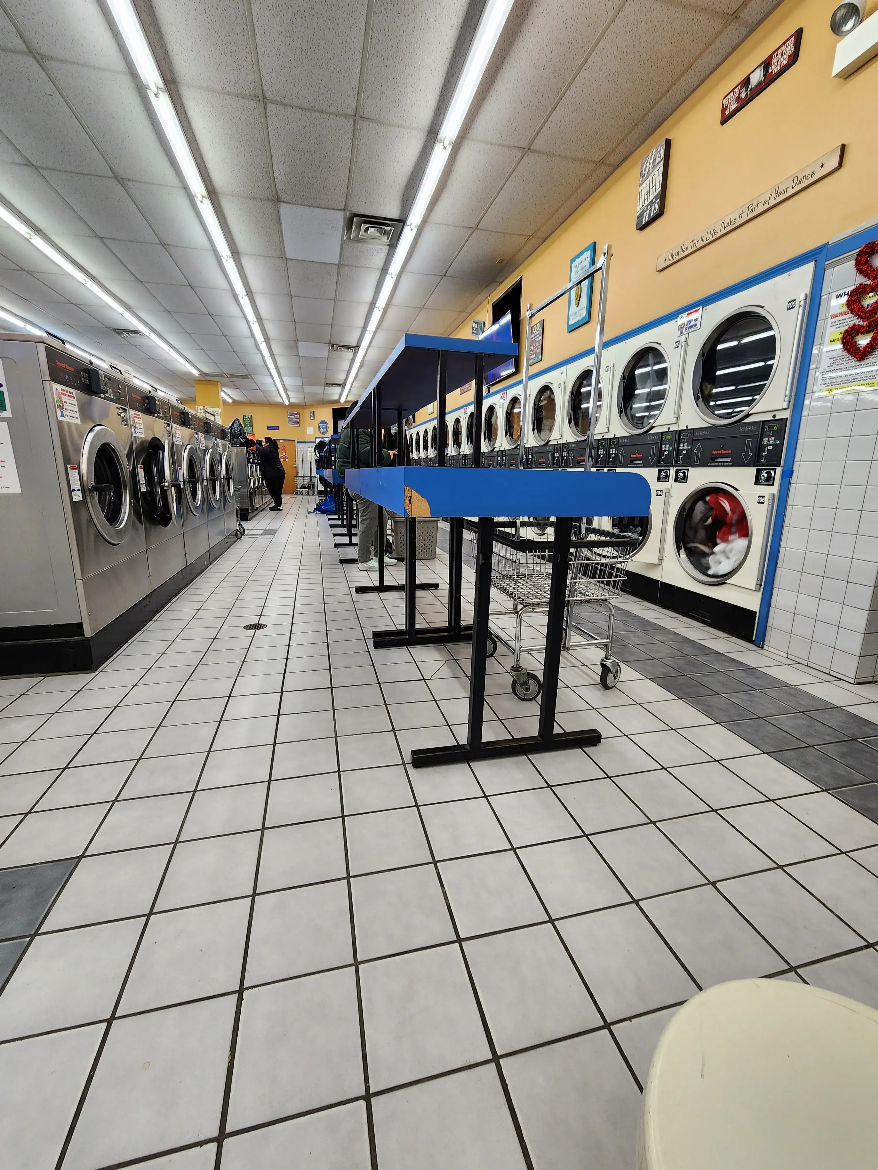 Archer & Central Coin Laundry - Image 9