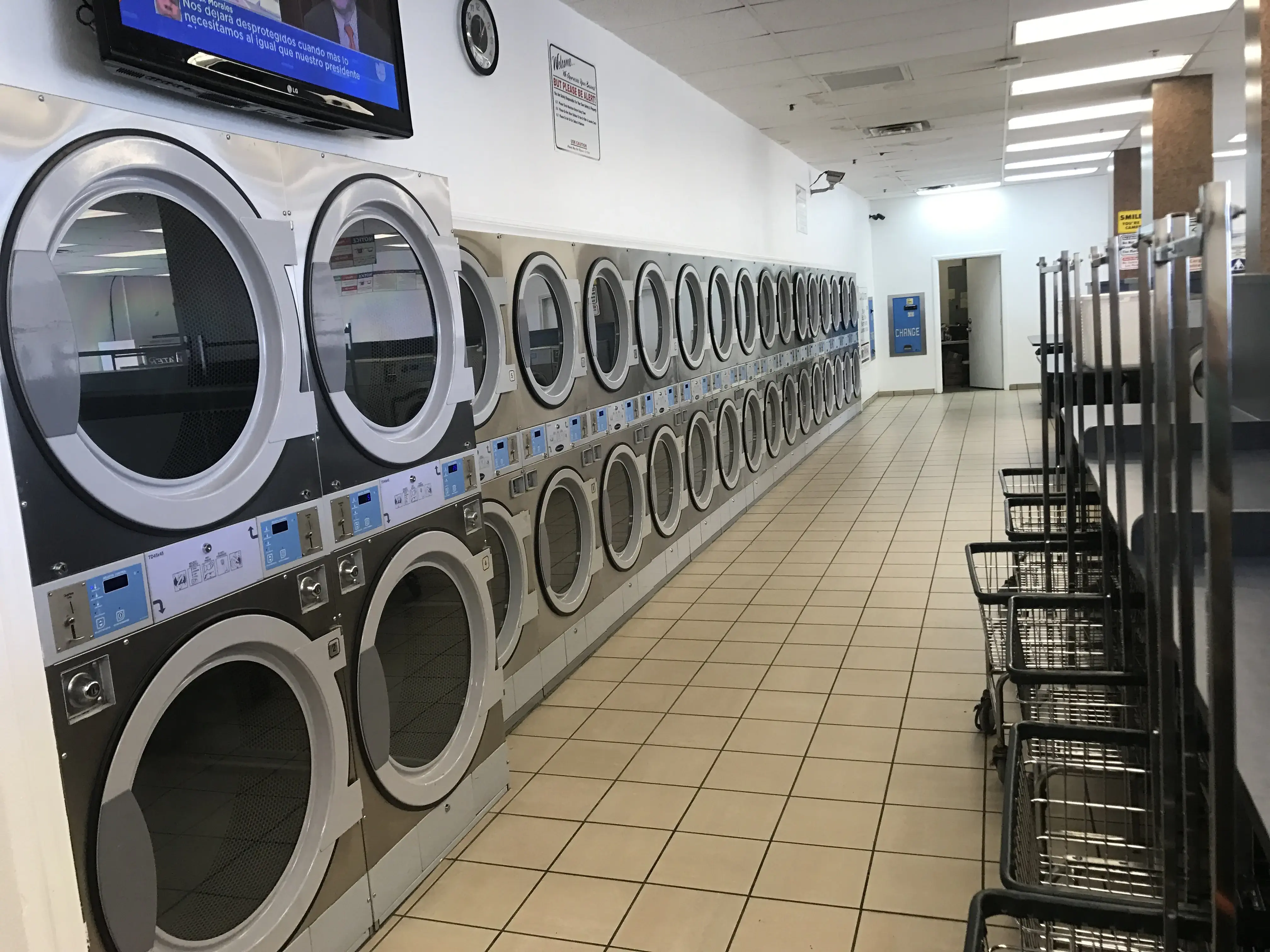 Arrow Coin Laundry/ Lavanderia location