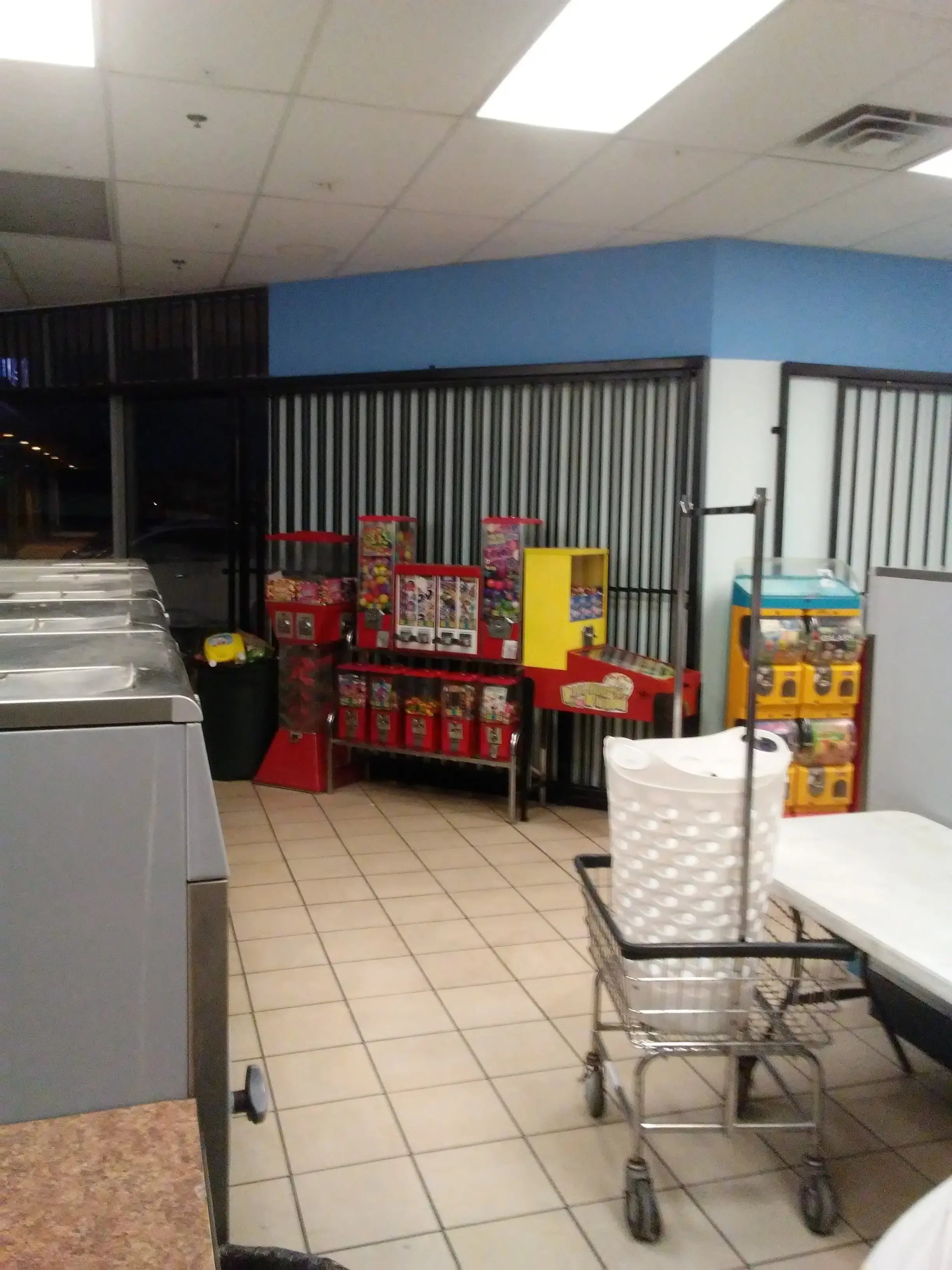 Arrow Coin Laundry/ Lavanderia thumbnail 4