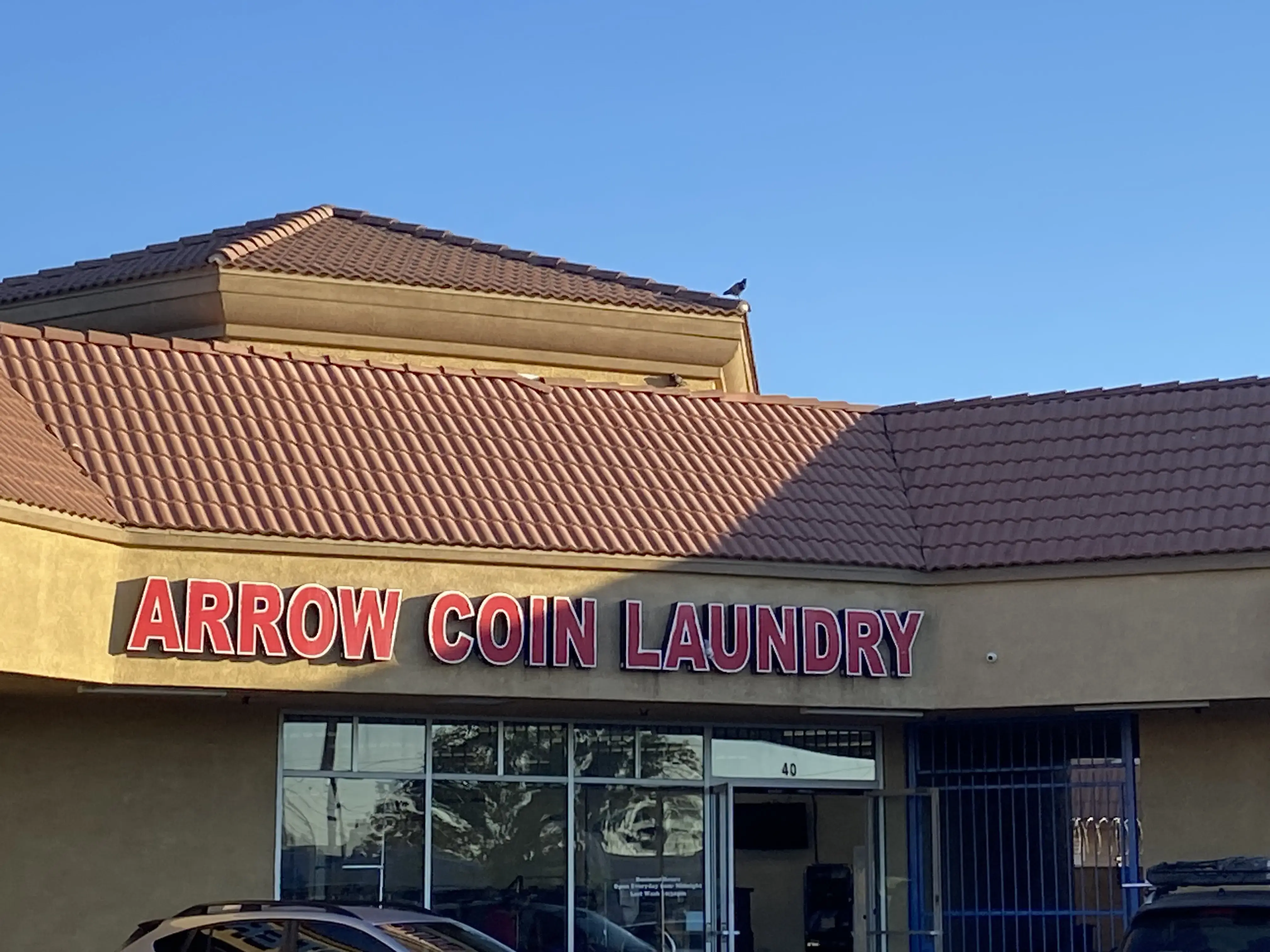 Arrow Coin Laundry/ Lavanderia - Image 6