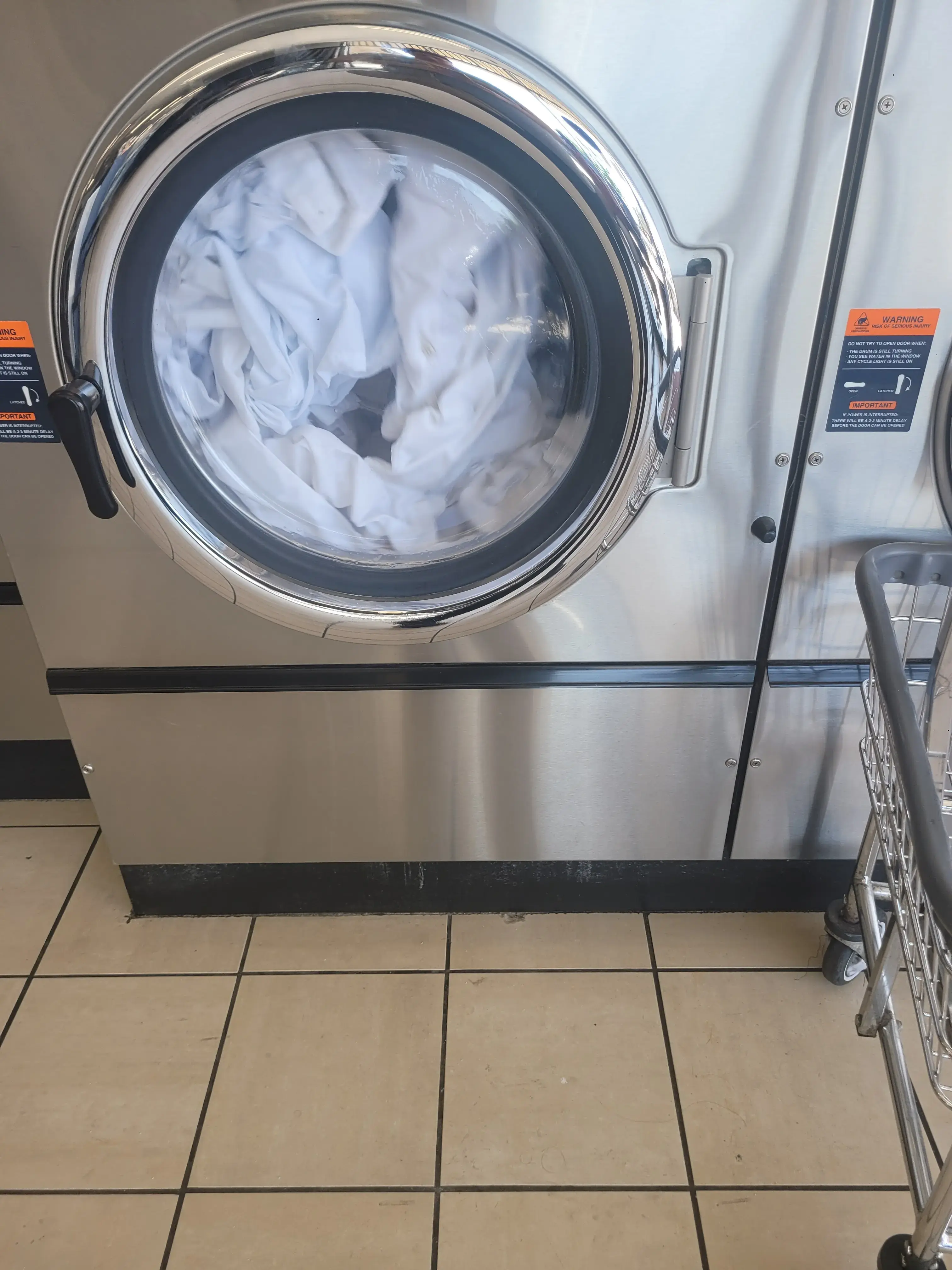 Arrow Coin Laundry/ Lavanderia - Image 7