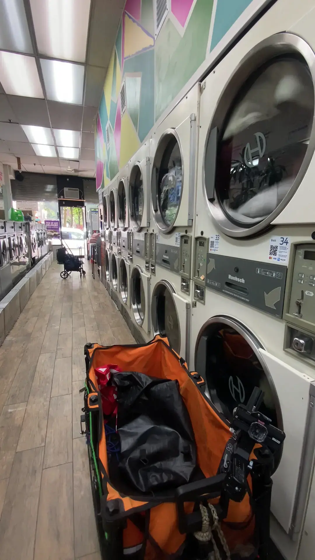 Astoria Bubbles Laundromat thumbnail 7