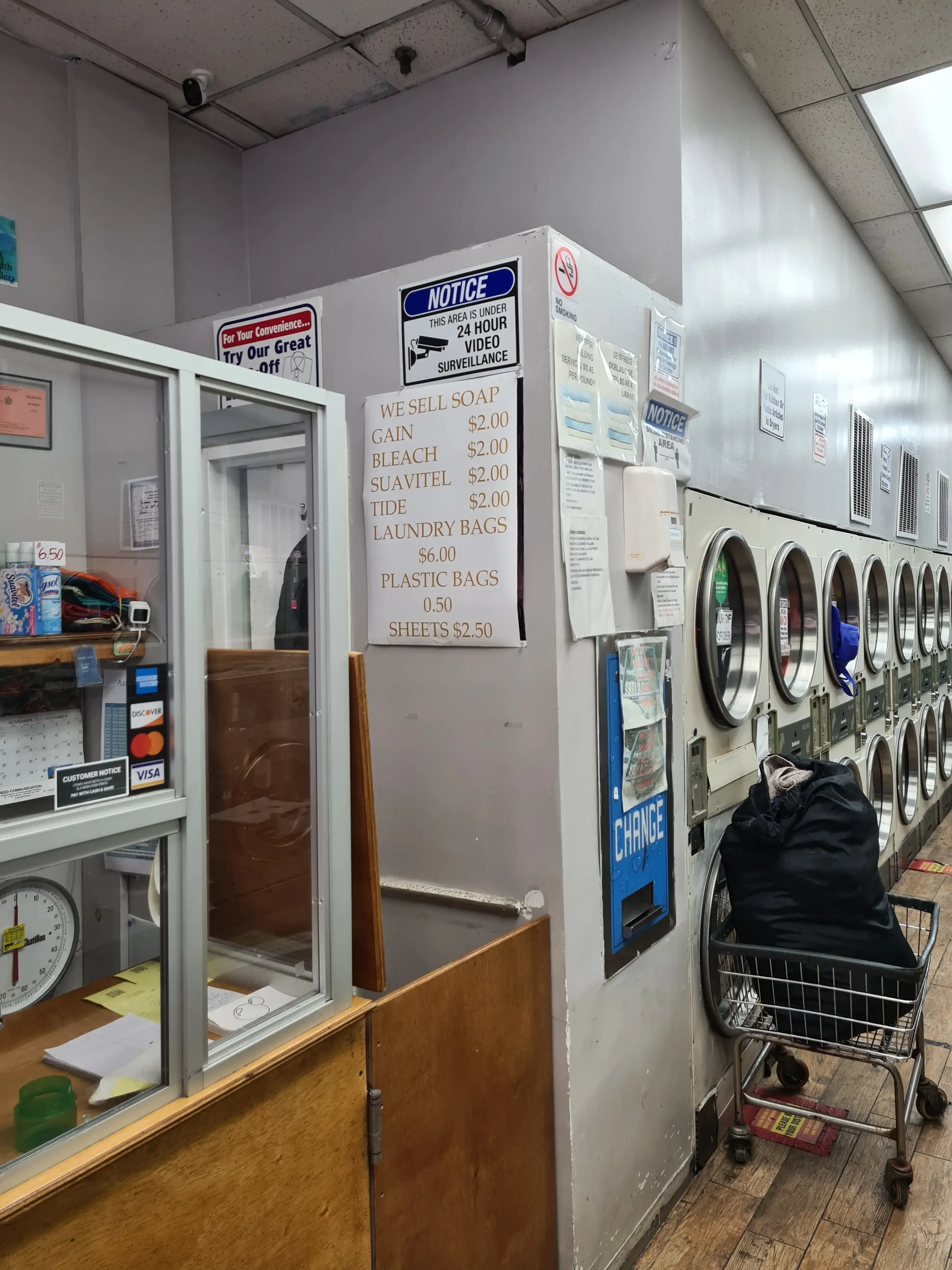 Astoria Bubbles Laundromat - Image 4