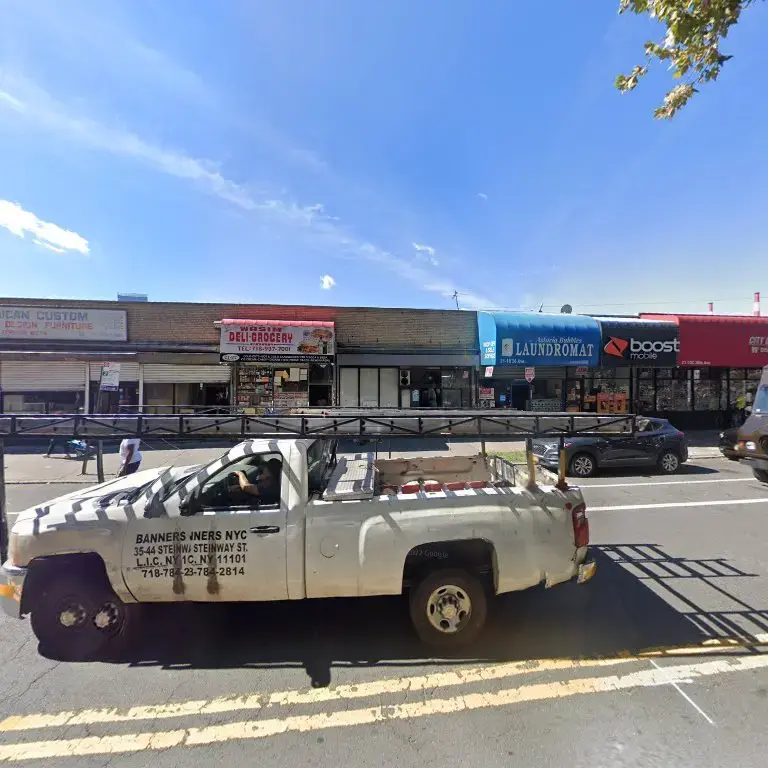 Astoria Bubbles Laundromat - Image 11